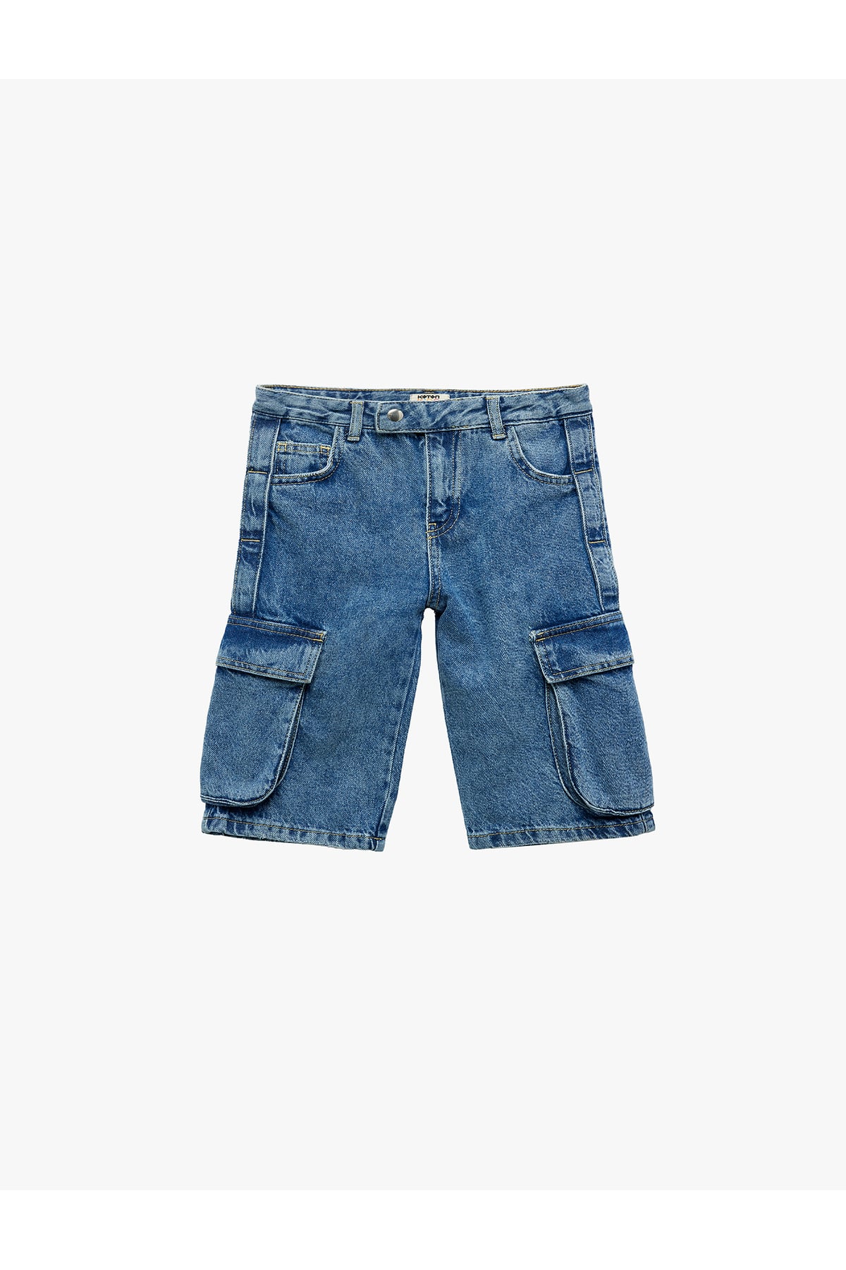 Pamuklu Kapaklı Cep Detaylı Denim Şort