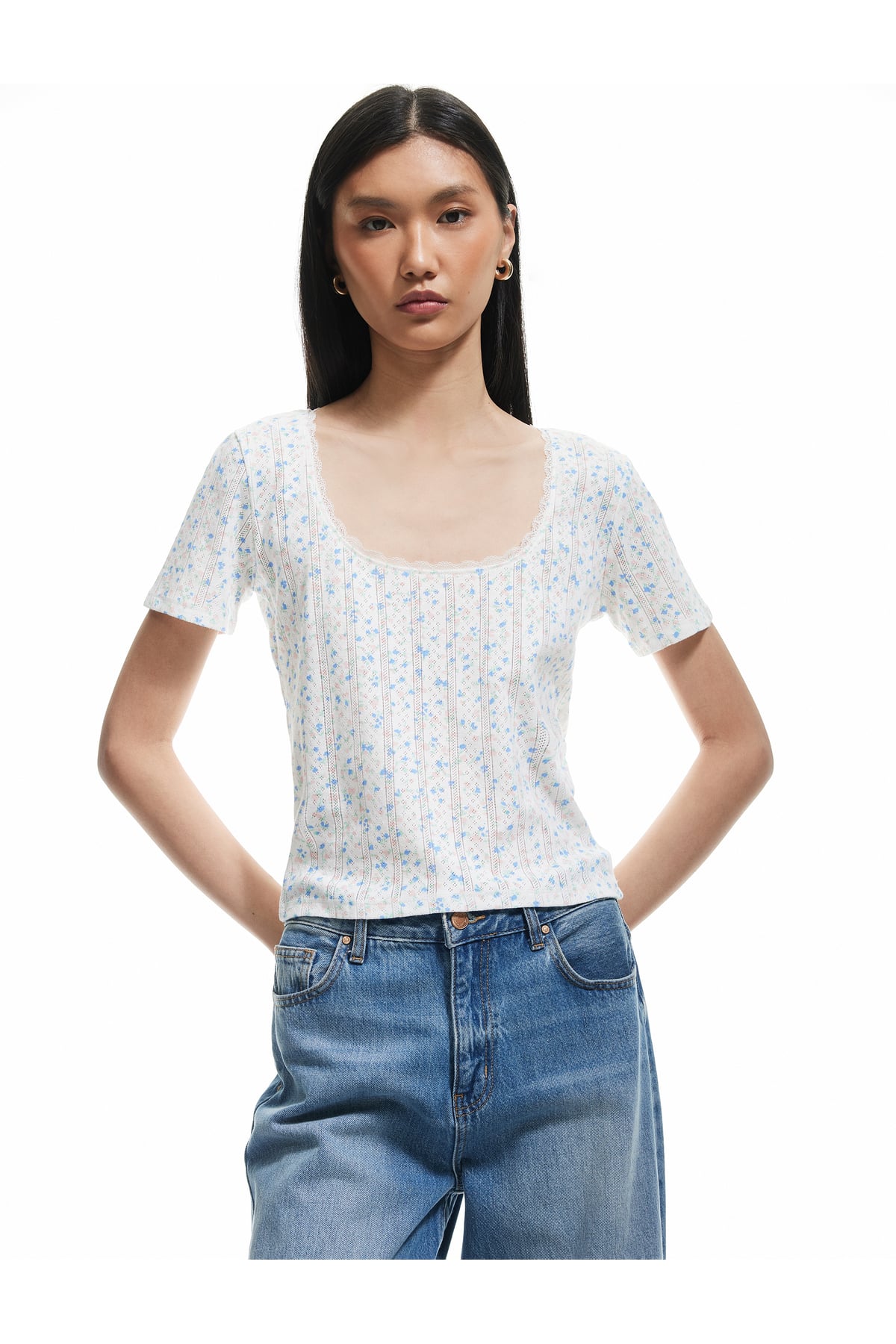 Pamuklu Slim Fit Ribanalı U Yaka Kısa Kollu Çiçekli Tişört