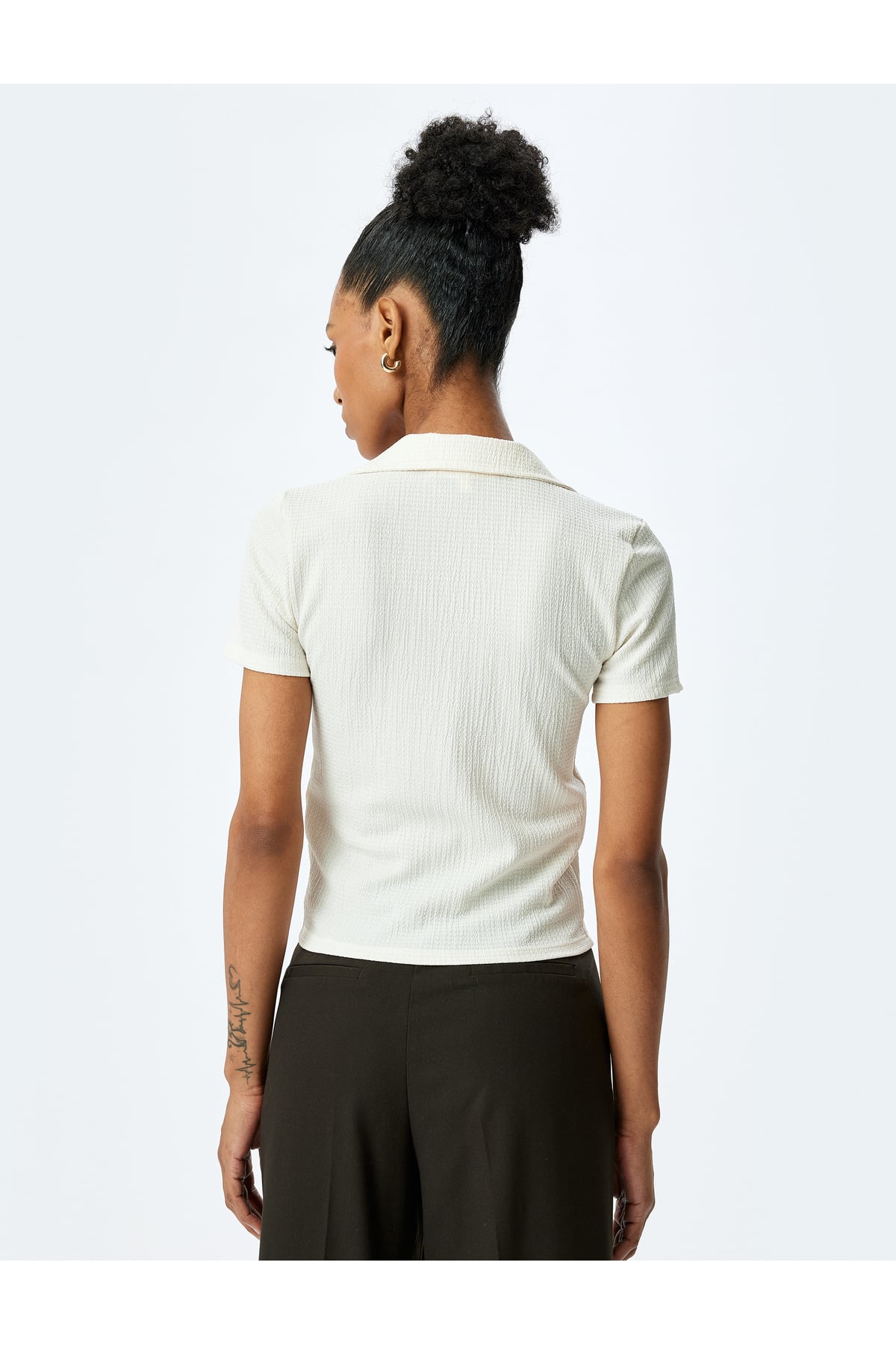 Regular Fit Dokulu Kısa Kollu V Polo Yaka Tişört