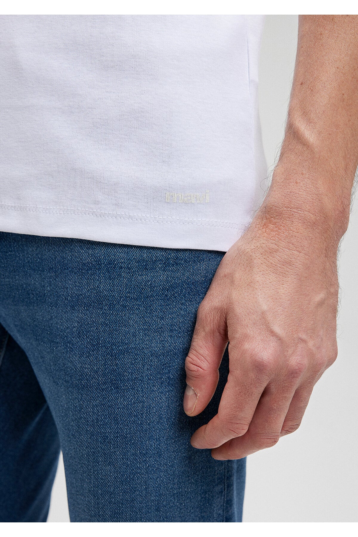 Ribana Detaylı V Yaka Beyaz Tişört Fitted / Vücuda Oturan Kesim 061313-622