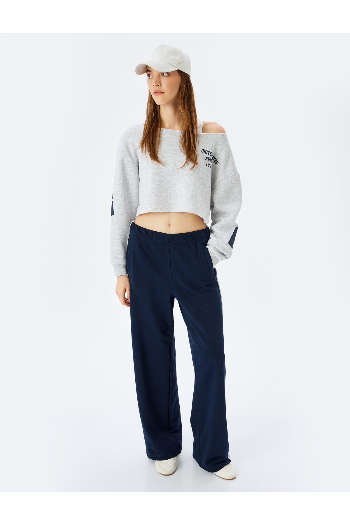 Şardonlu Arkası Baskılı Kayık Yaka Crop Oversize Sweatshirt