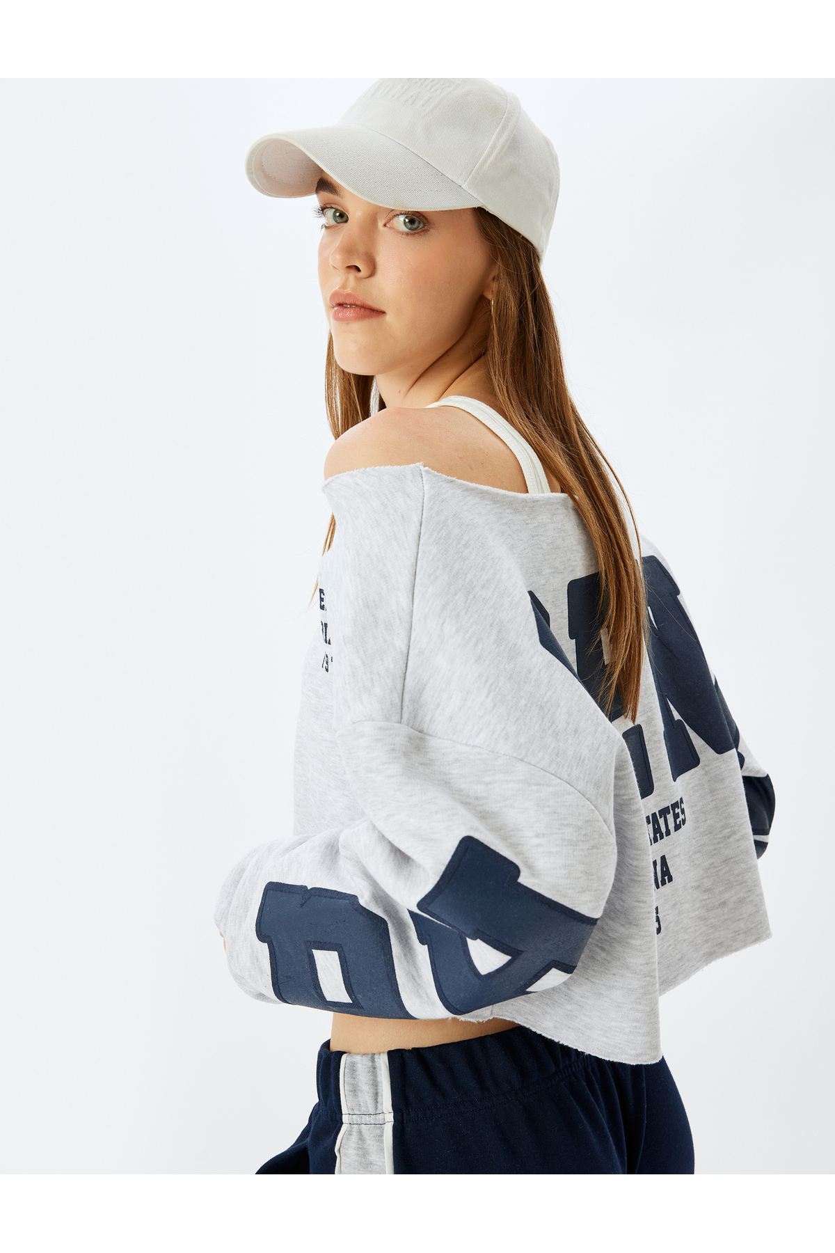 Şardonlu Arkası Baskılı Kayık Yaka Crop Oversize Sweatshirt