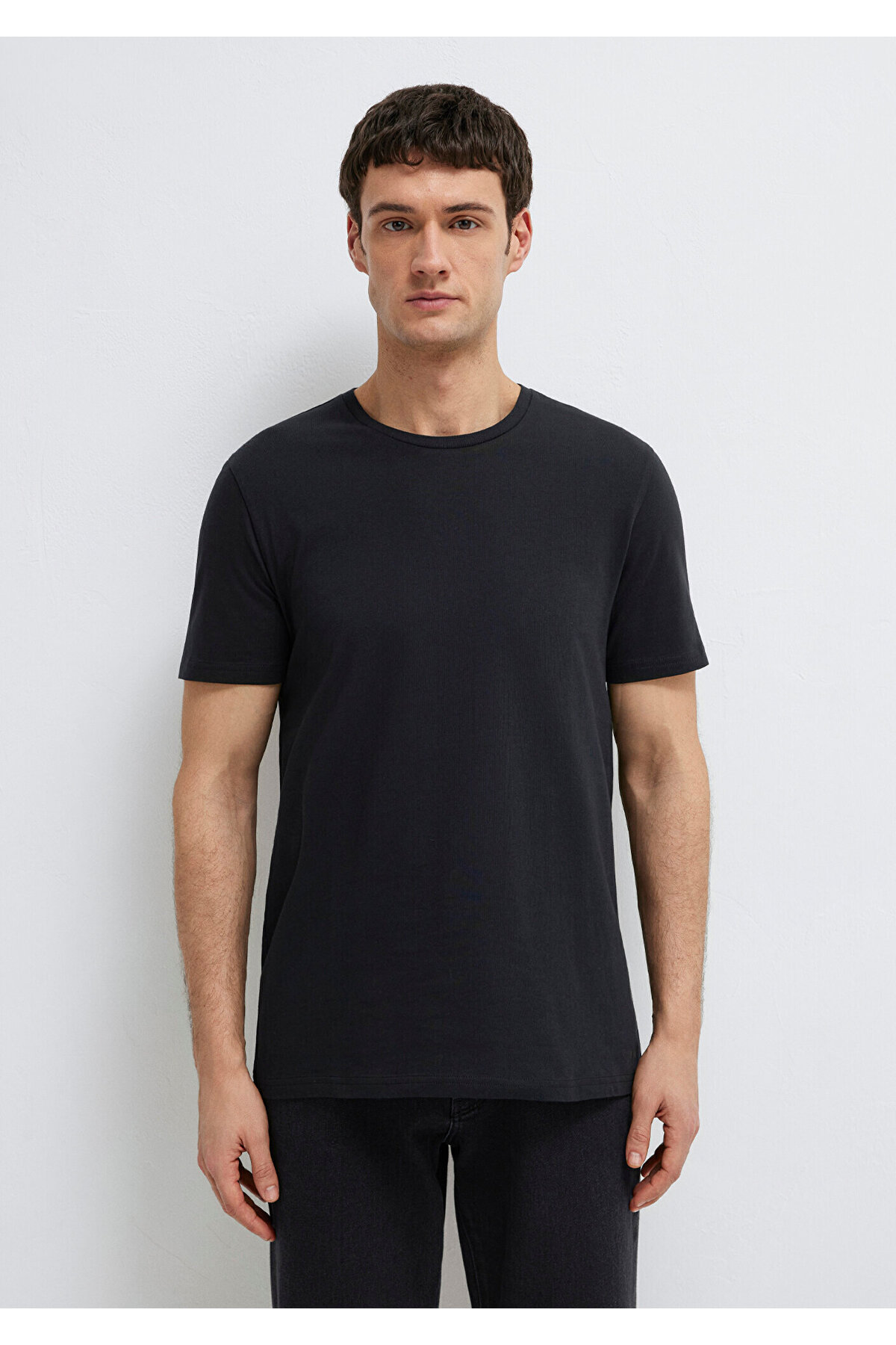 Siyah Basic Tişört Slim Fit / Dar Kesim 065574-900