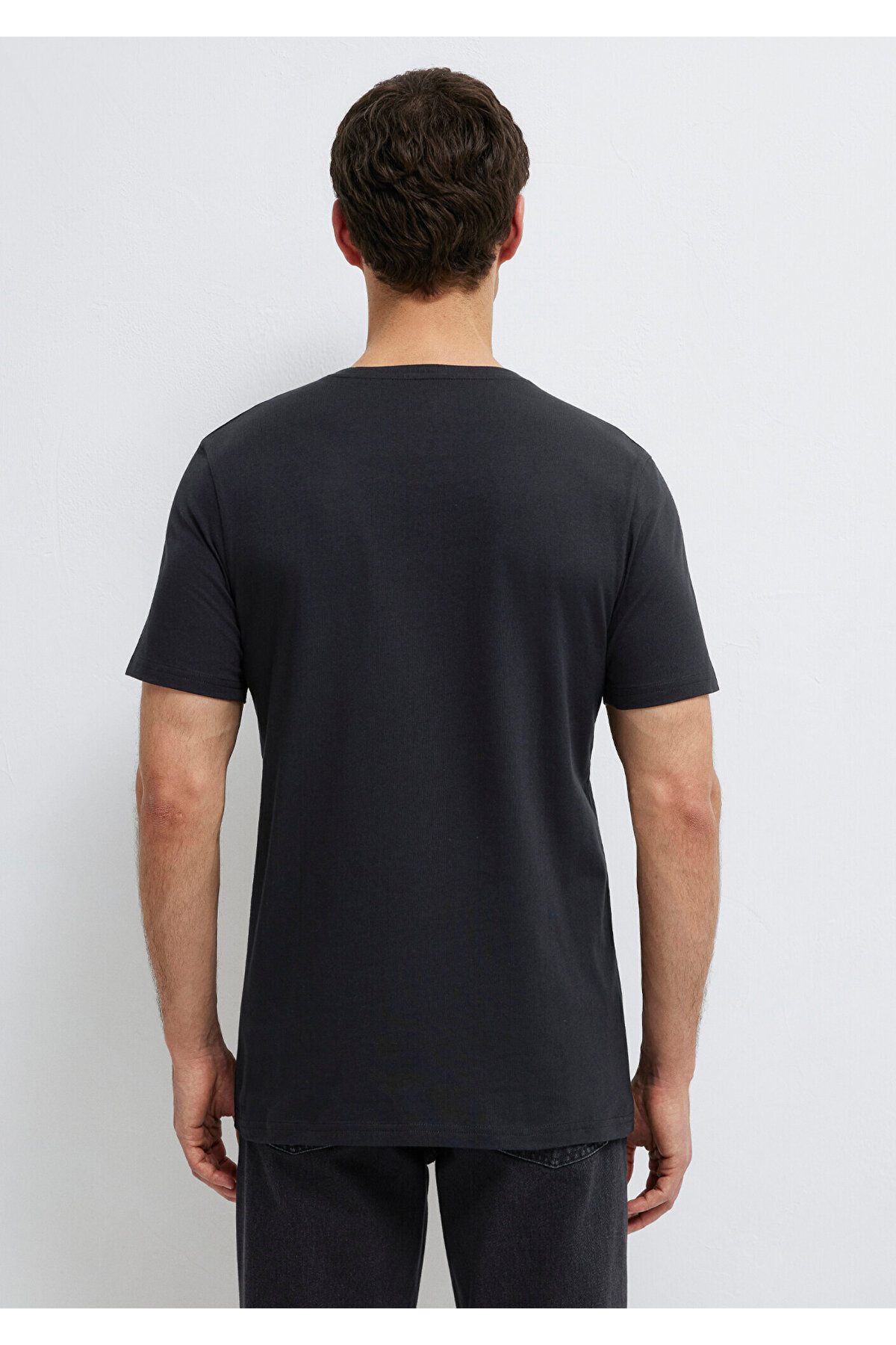 Siyah Basic Tişört Slim Fit / Dar Kesim 065574-900