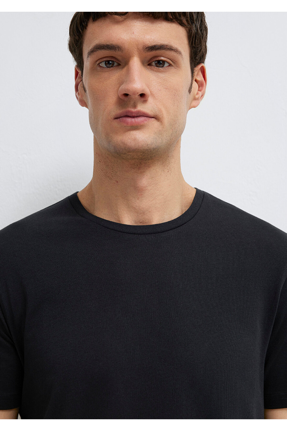 Siyah Basic Tişört Slim Fit / Dar Kesim 065574-900