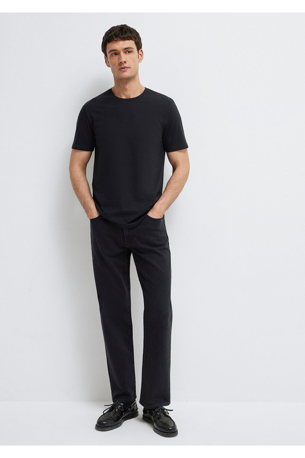 Siyah Basic Tişört Slim Fit / Dar Kesim 065574-900