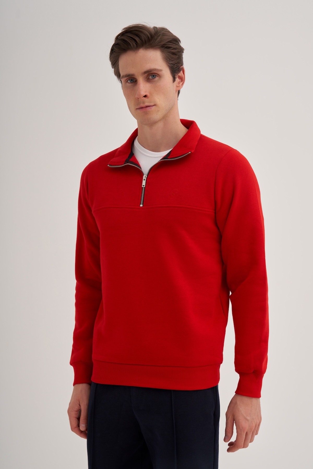 Slim Fit Dik Yaka İçi Yumuşak Şardonlu 3 İplik Sweatshirt
