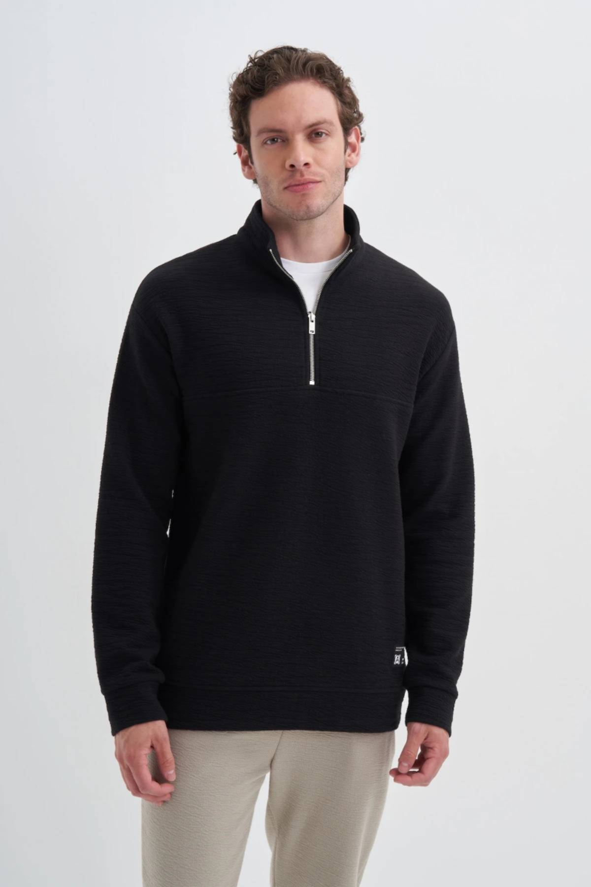 Slim Fit Dik Yaka Jakarlı Desenli Sweatshirt