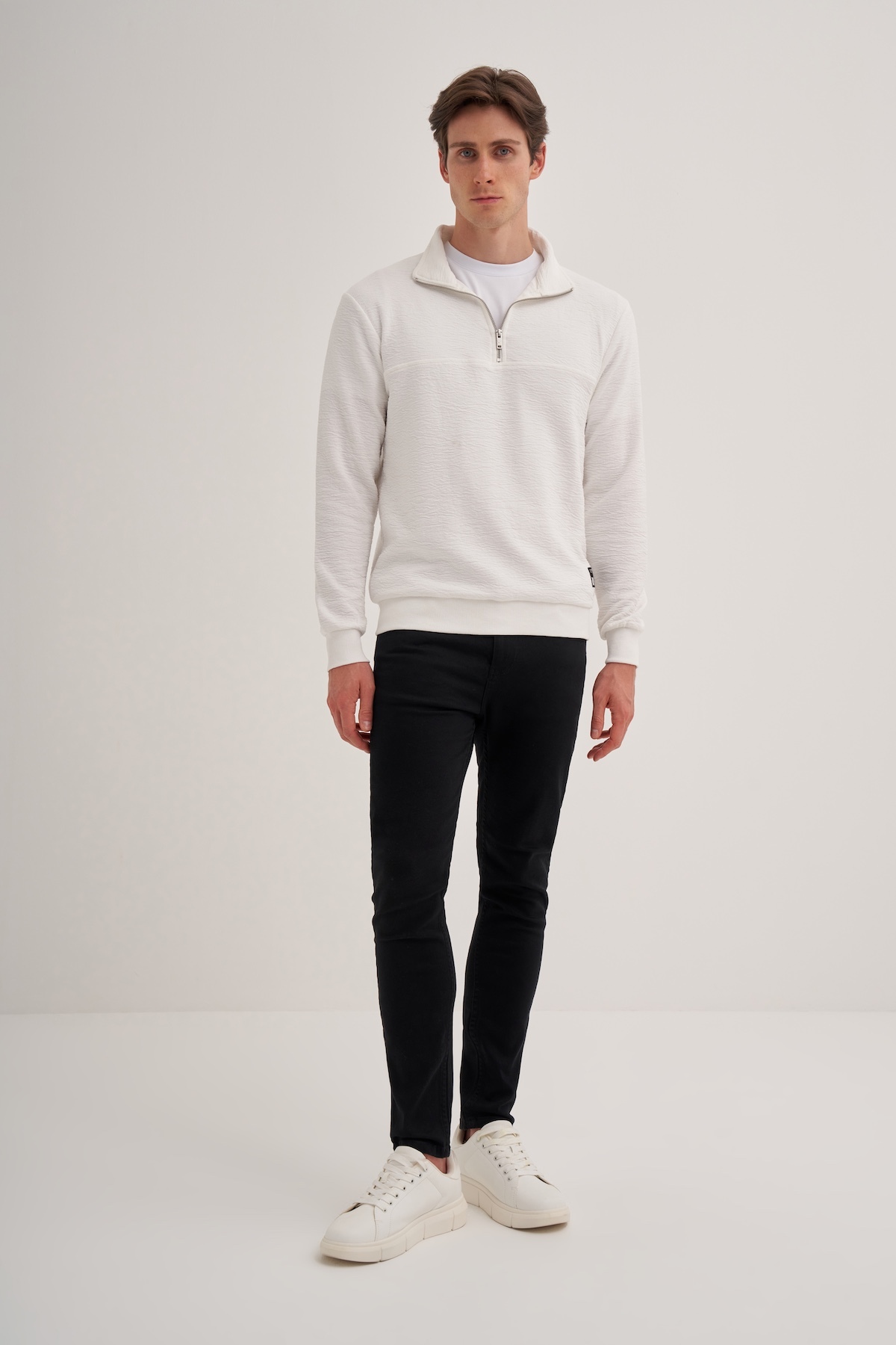 Slim Fit Dik Yaka Jakarlı Desenli Sweatshirt