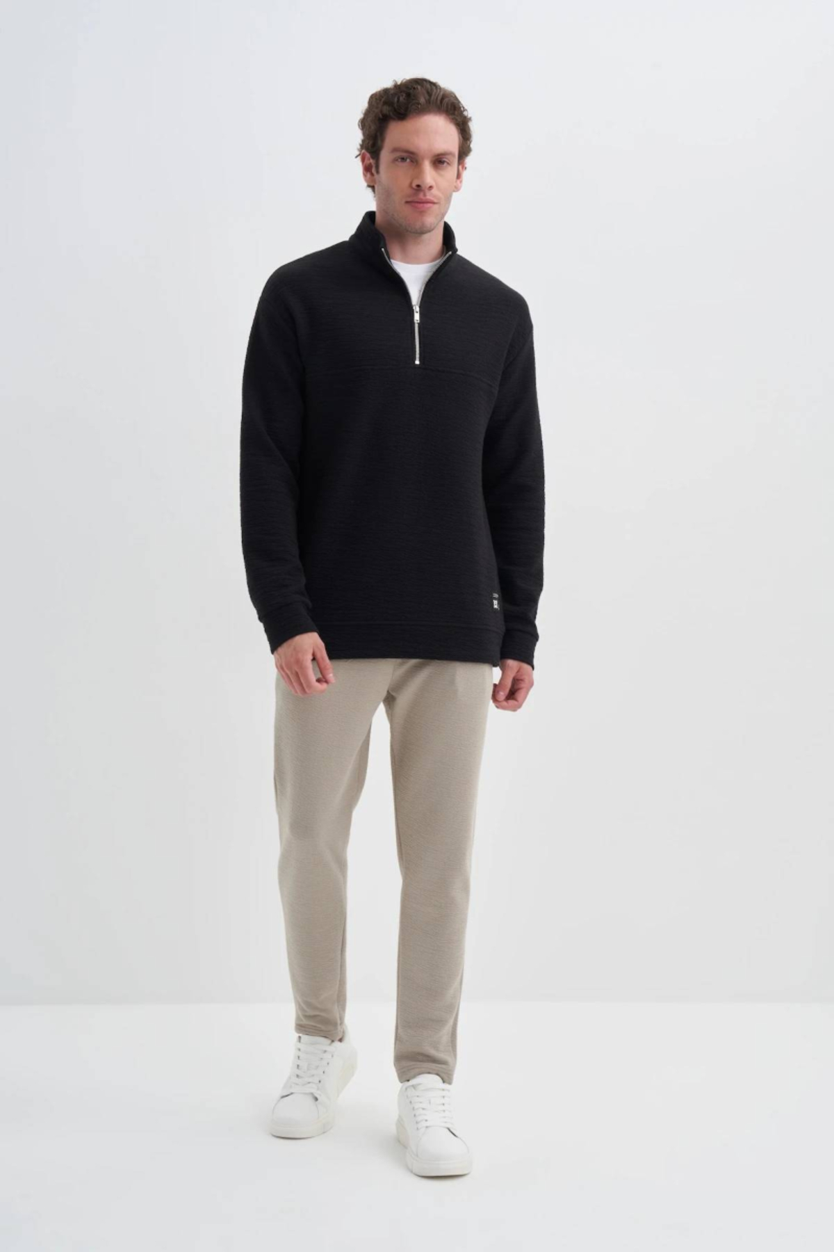 Slim Fit Dik Yaka Jakarlı Desenli Sweatshirt