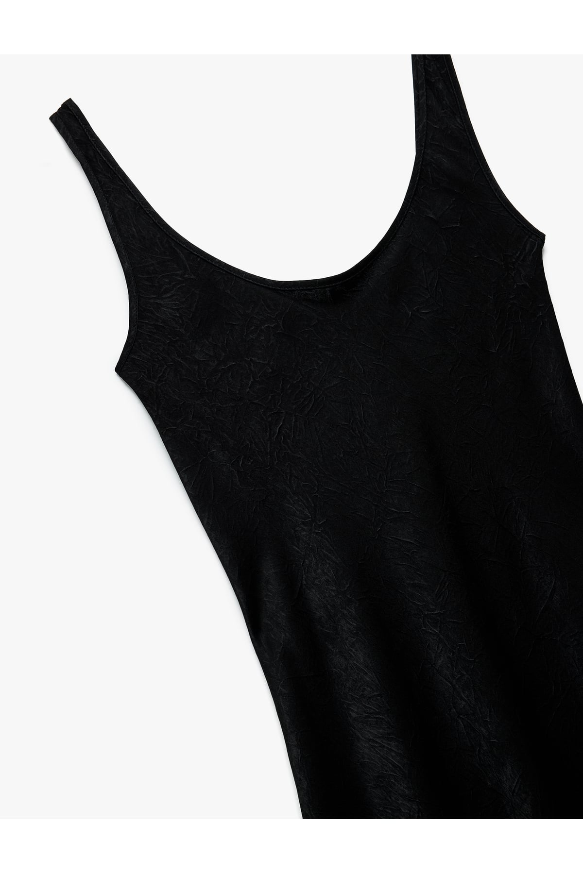 Slim Fit Kolsuz U Yaka Kalın Askılı Uzun Saten Elbise