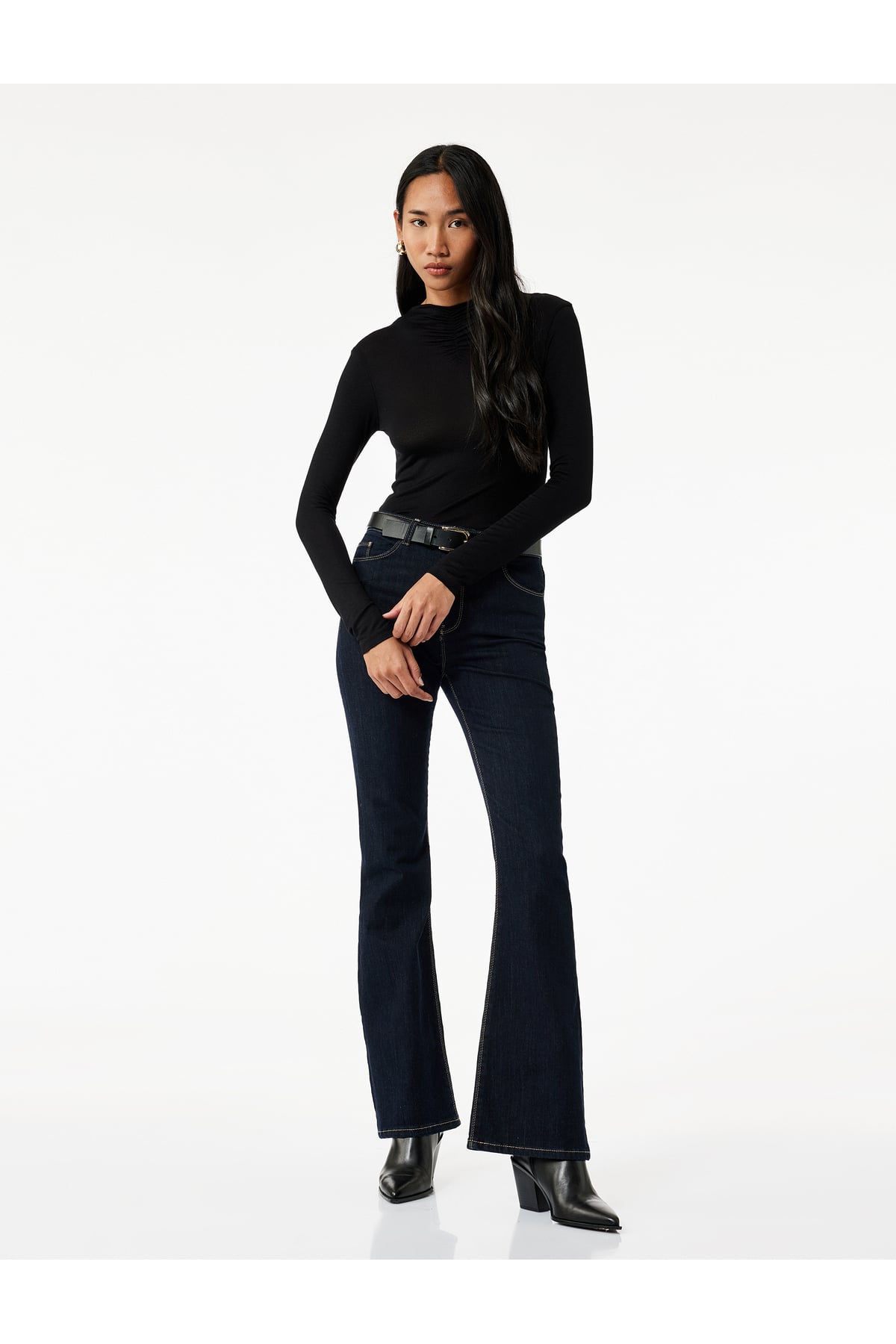 Slim Fit Uzun Kollu Drape Detaylı Dik Yaka Tişört