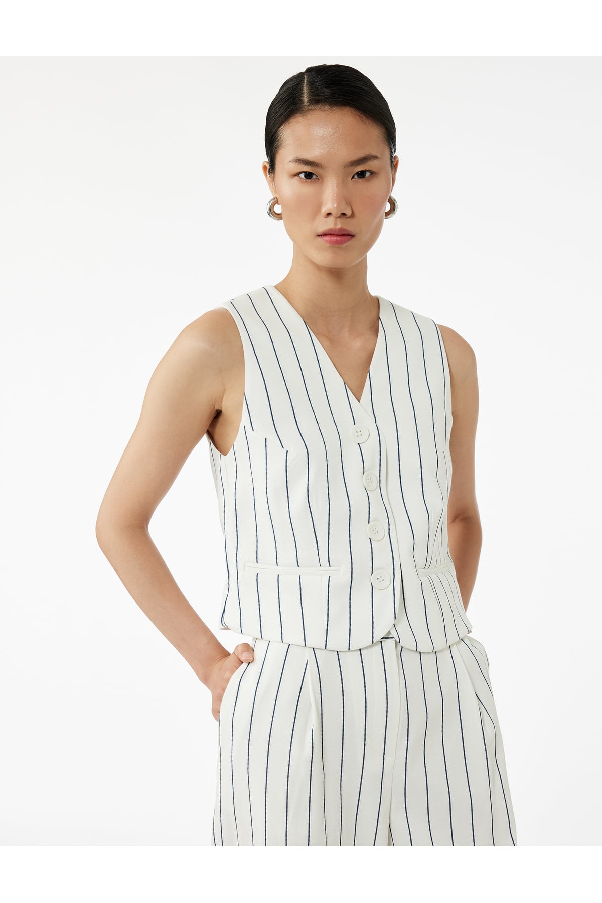 Slim Fit V Yaka Kolsuz Çizgili Crop Yelek