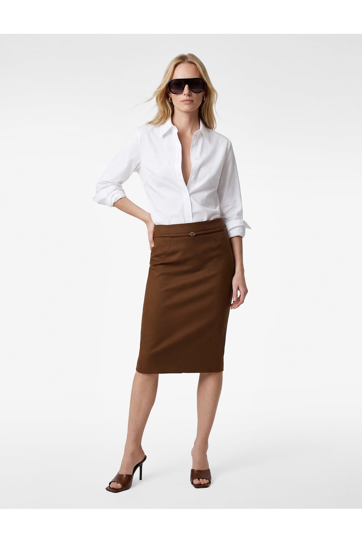 Slim Fit Yırtmaçlı Kemer Detaylı Midi Kalem Etek