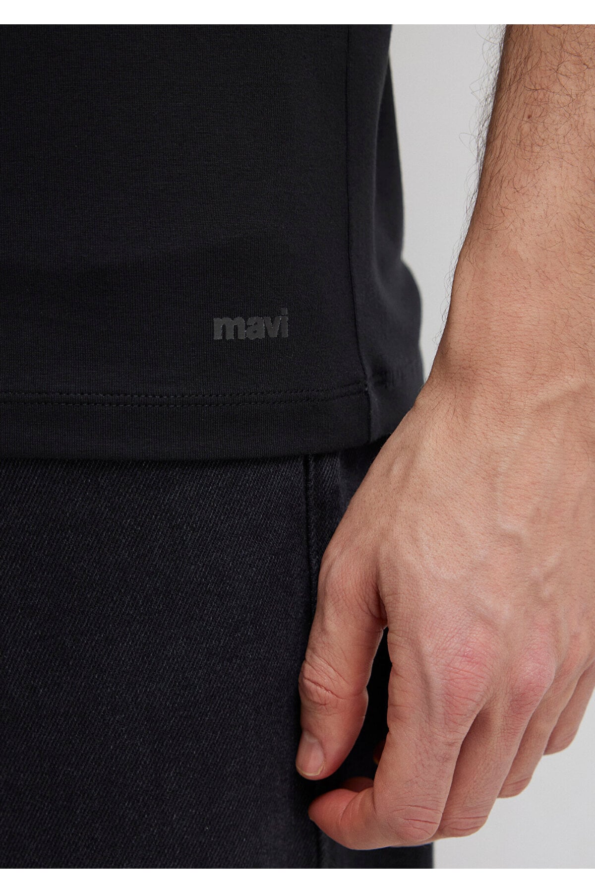Stretch V Yaka Siyah Basic Tişört Fitted / Vücuda Oturan Kesim 061748-900