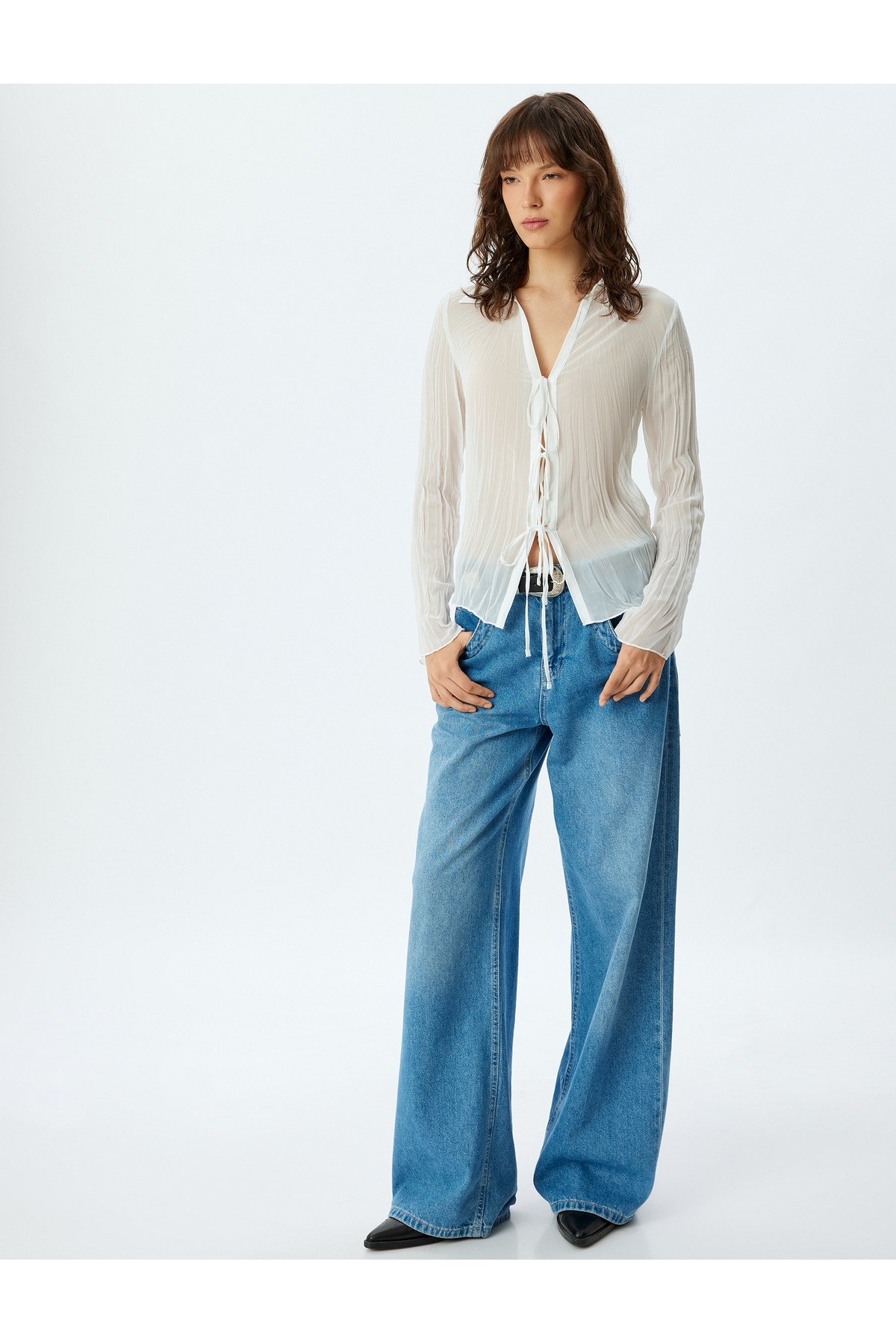 Transparan Şifon Gömlek Önden Bağcıklı Fiyonk Detaylı Uzun Kollu