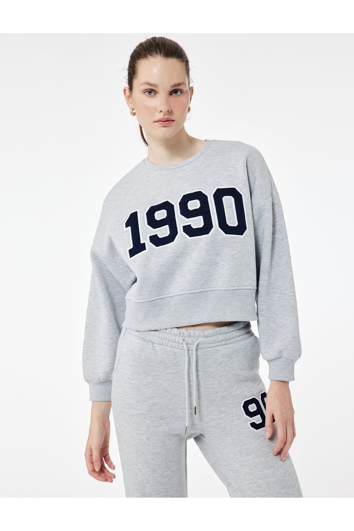 Üç İplik Şardonlu Uzun Kollu Bisiklet Yaka Nakışlı Crop Sweatshirt