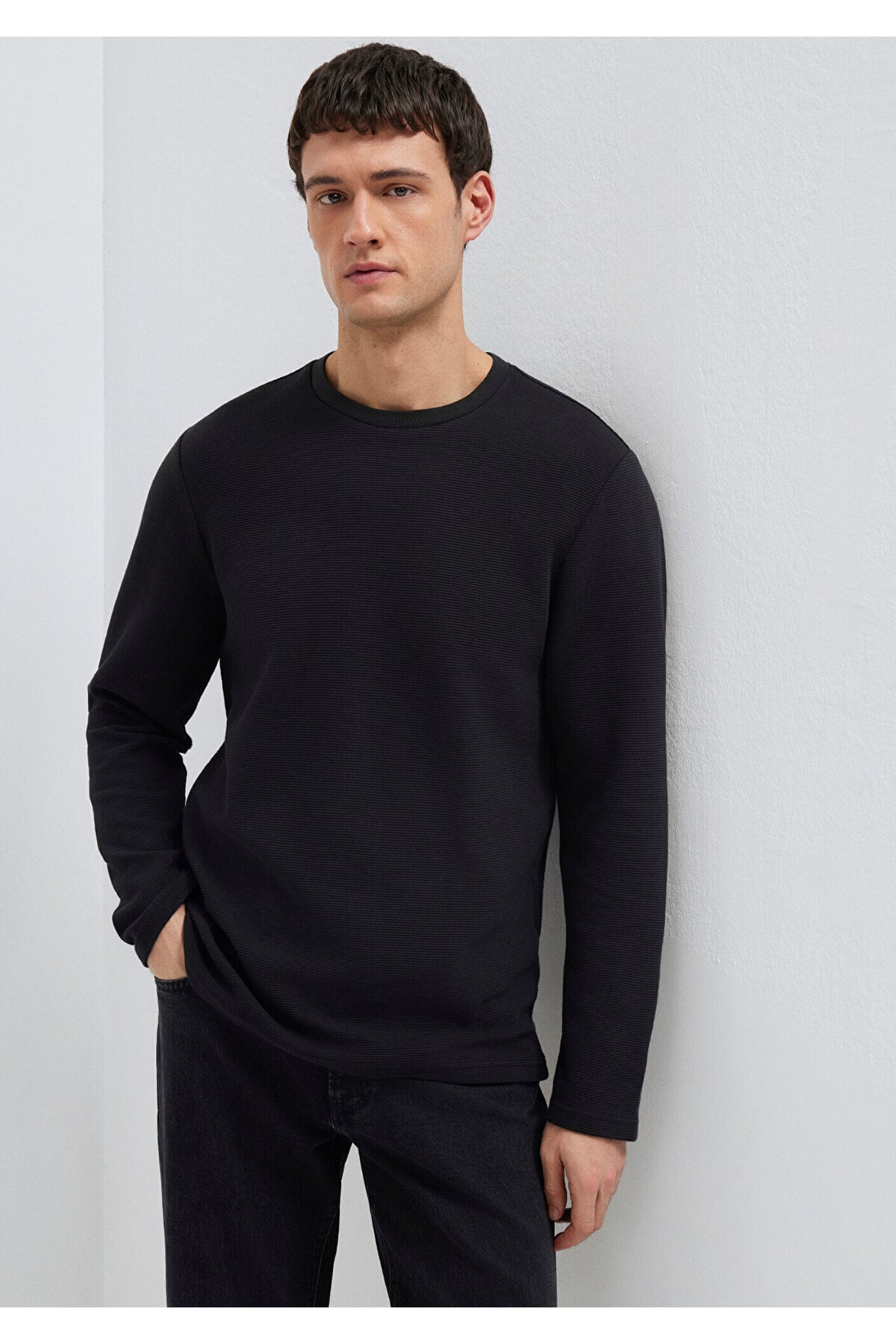Uzun Kollu Dokulu Siyah Tişört Slim Fit / Dar Kesim 064622-21842