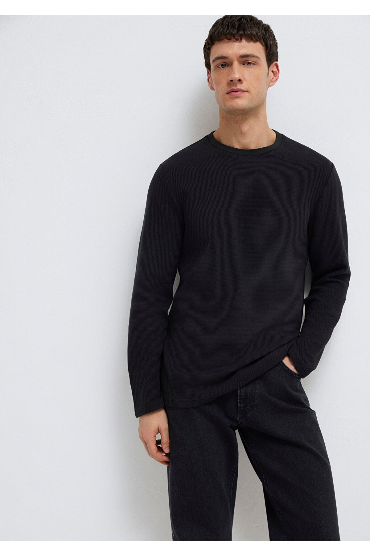 Uzun Kollu Dokulu Siyah Tişört Slim Fit / Dar Kesim 064622-21842