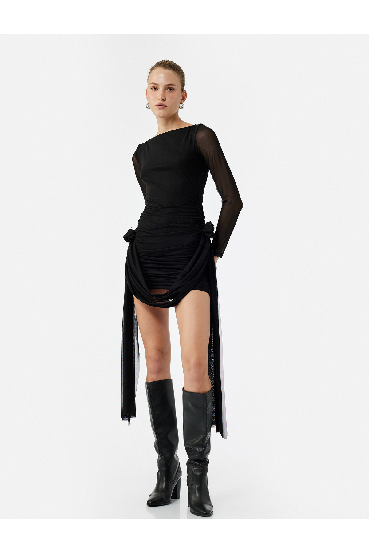 Uzun Kollu Kayık Yaka Tüllü Gül Detaylı Mini Bodycon Elbise