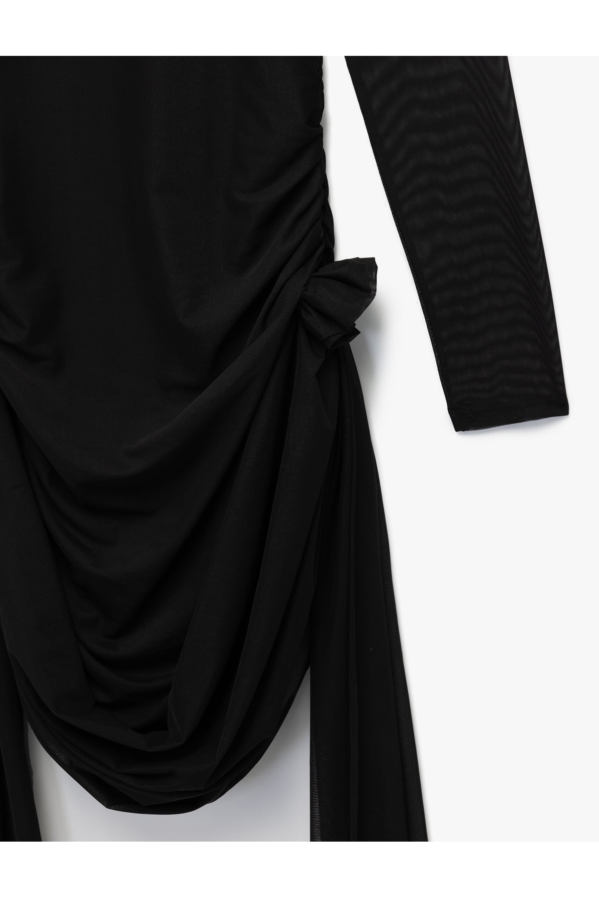 Uzun Kollu Kayık Yaka Tüllü Gül Detaylı Mini Bodycon Elbise
