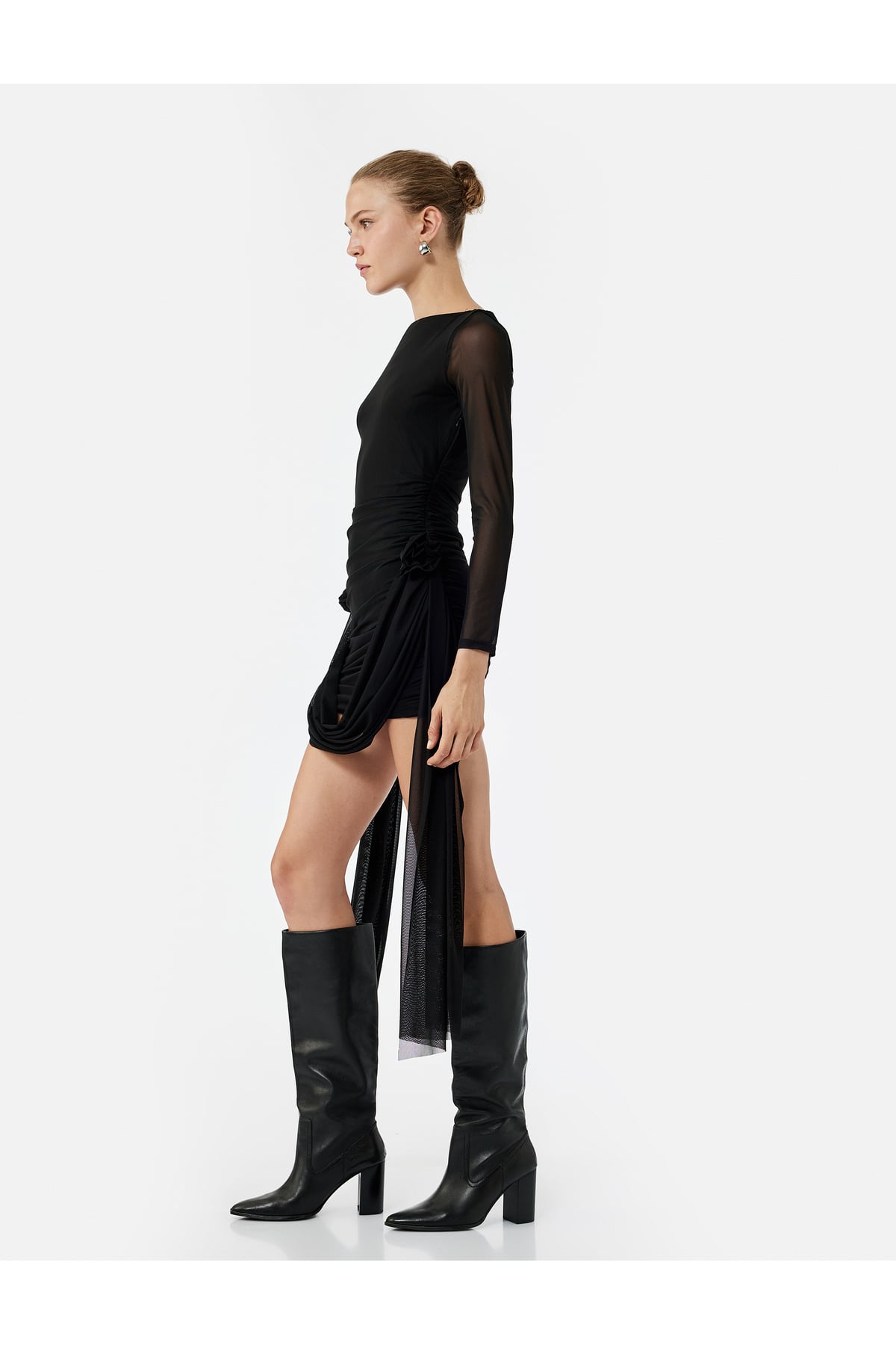 Uzun Kollu Kayık Yaka Tüllü Gül Detaylı Mini Bodycon Elbise