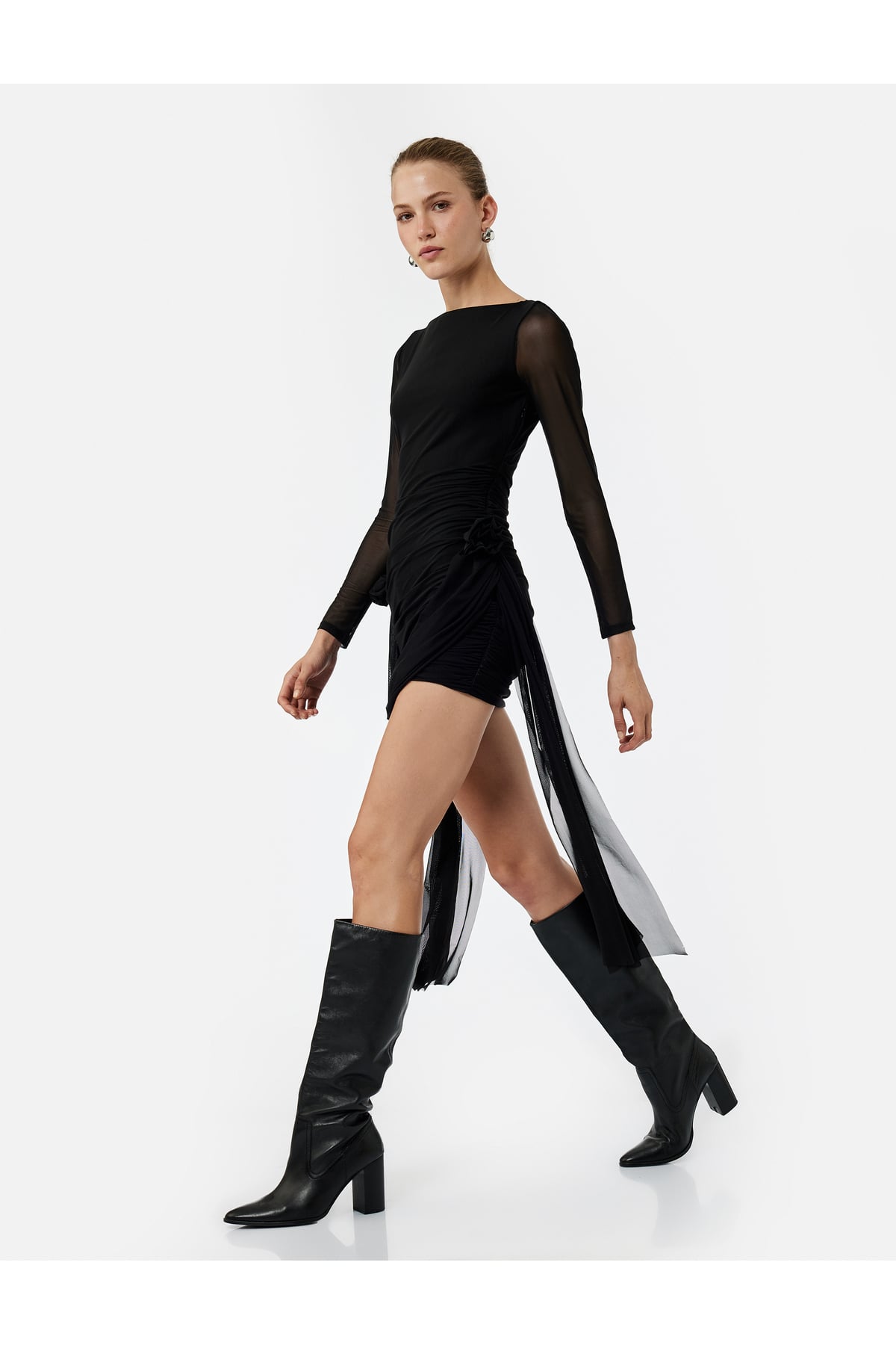 Uzun Kollu Kayık Yaka Tüllü Gül Detaylı Mini Bodycon Elbise