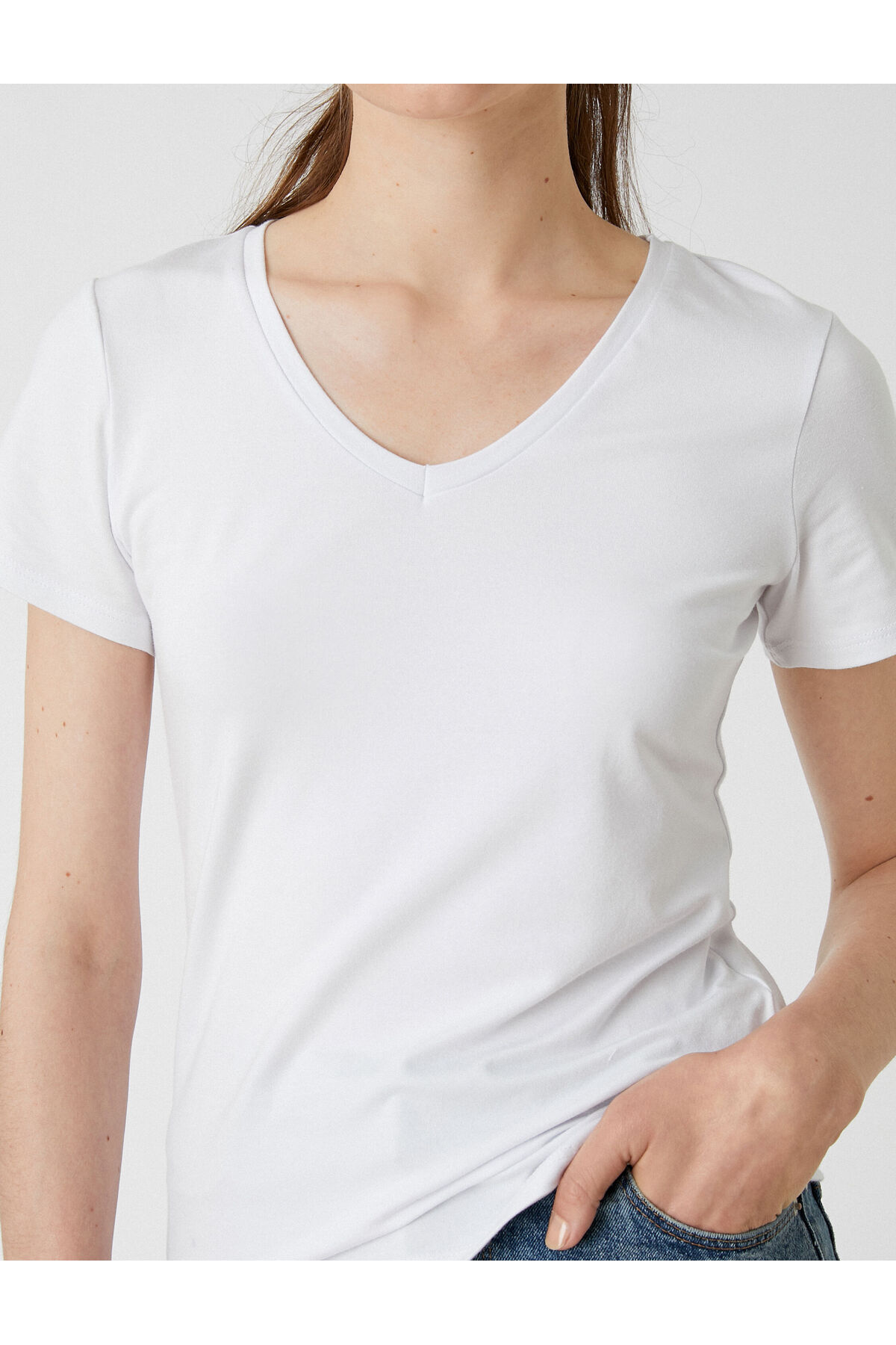V Yaka Kısa Kollu Basic Tişört