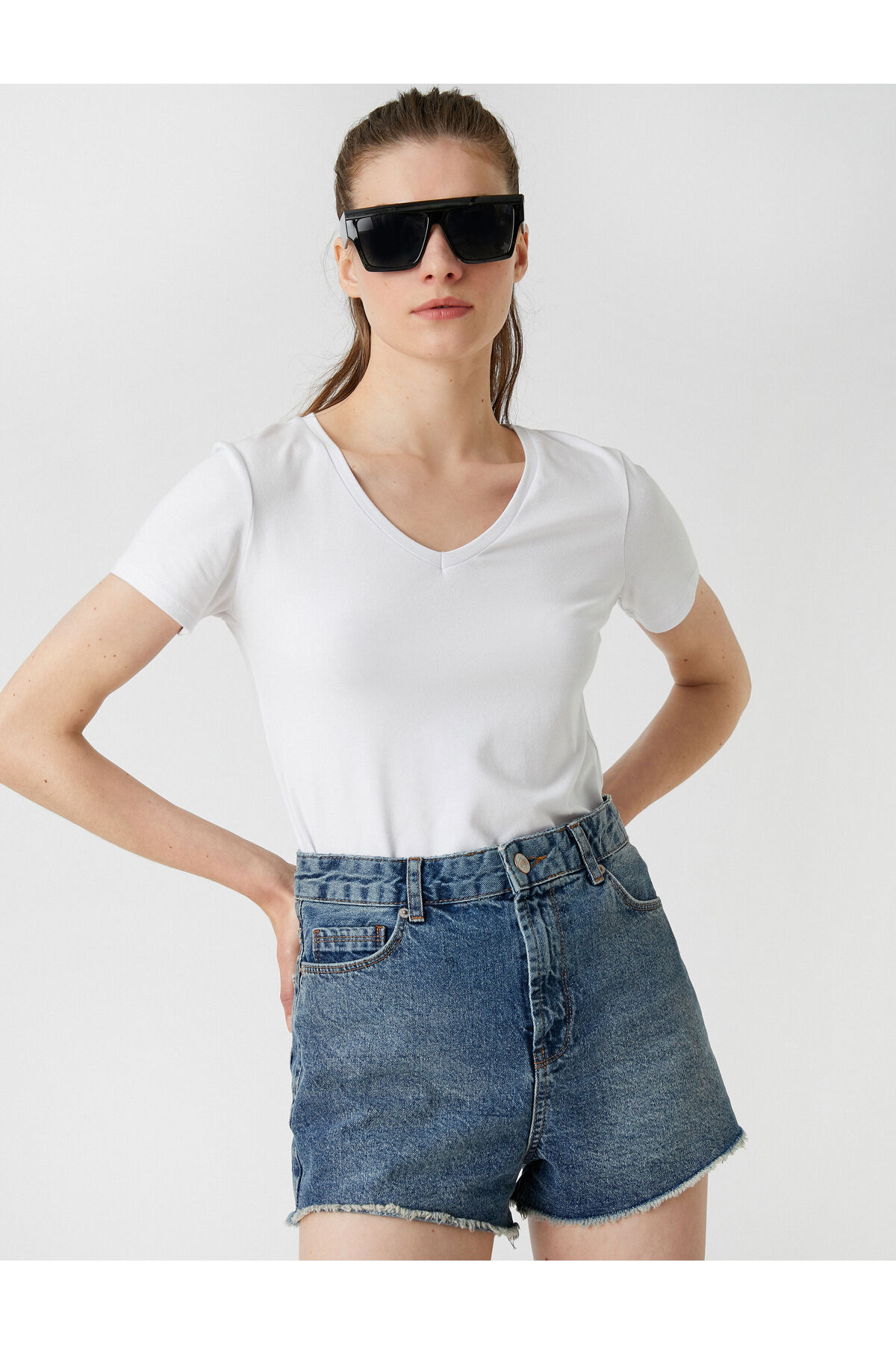 V Yaka Kısa Kollu Basic Tişört