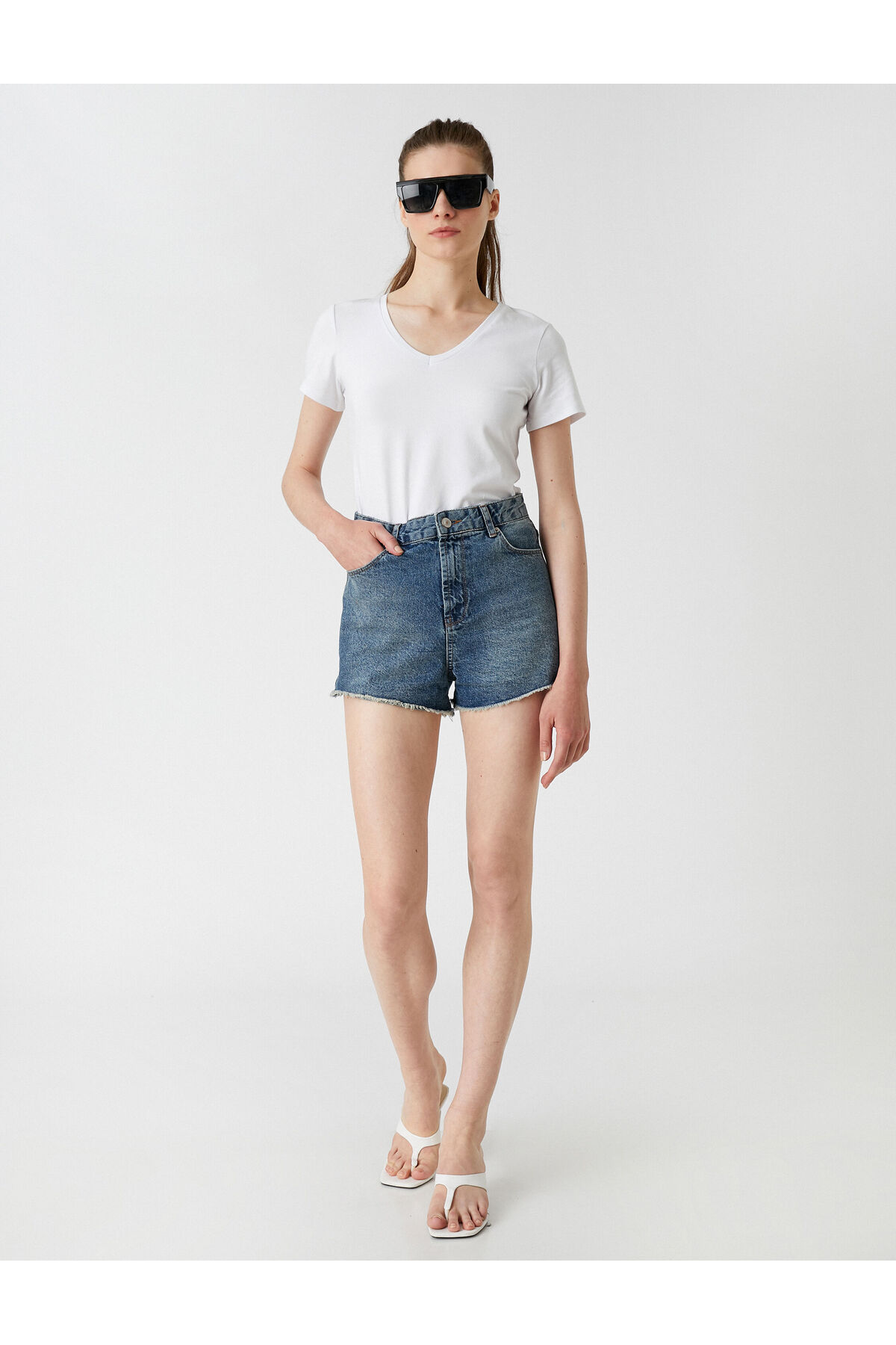 V Yaka Kısa Kollu Basic Tişört