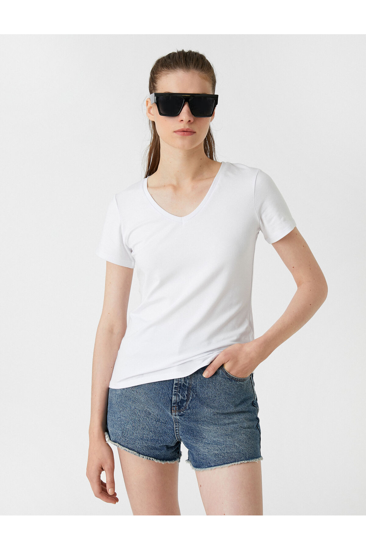 V Yaka Kısa Kollu Basic Tişört