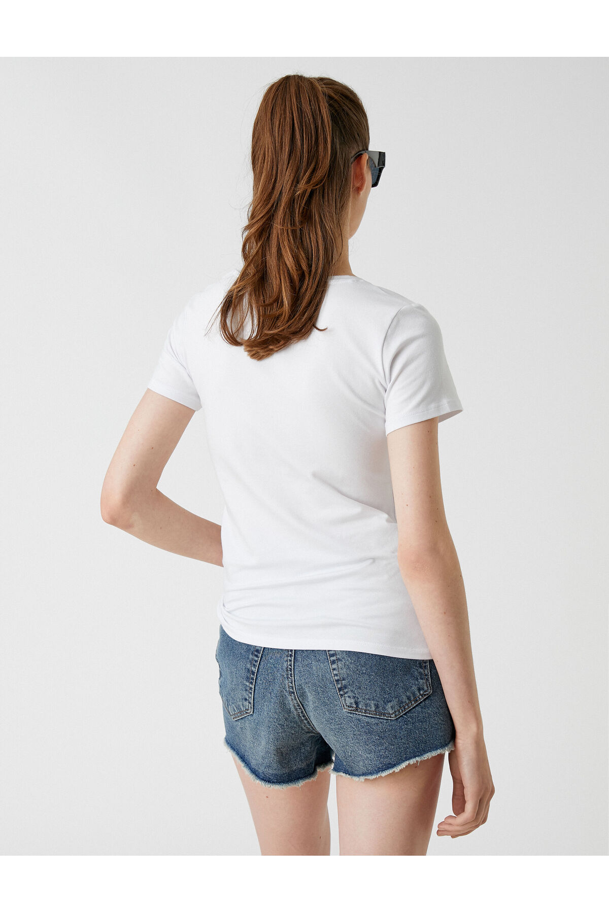 V Yaka Kısa Kollu Basic Tişört