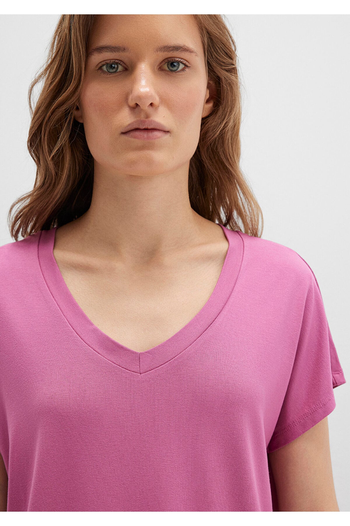 V Yaka Pembe Basic Viskoz Tişört Regular Fit / Normal Kesim 167714-70955