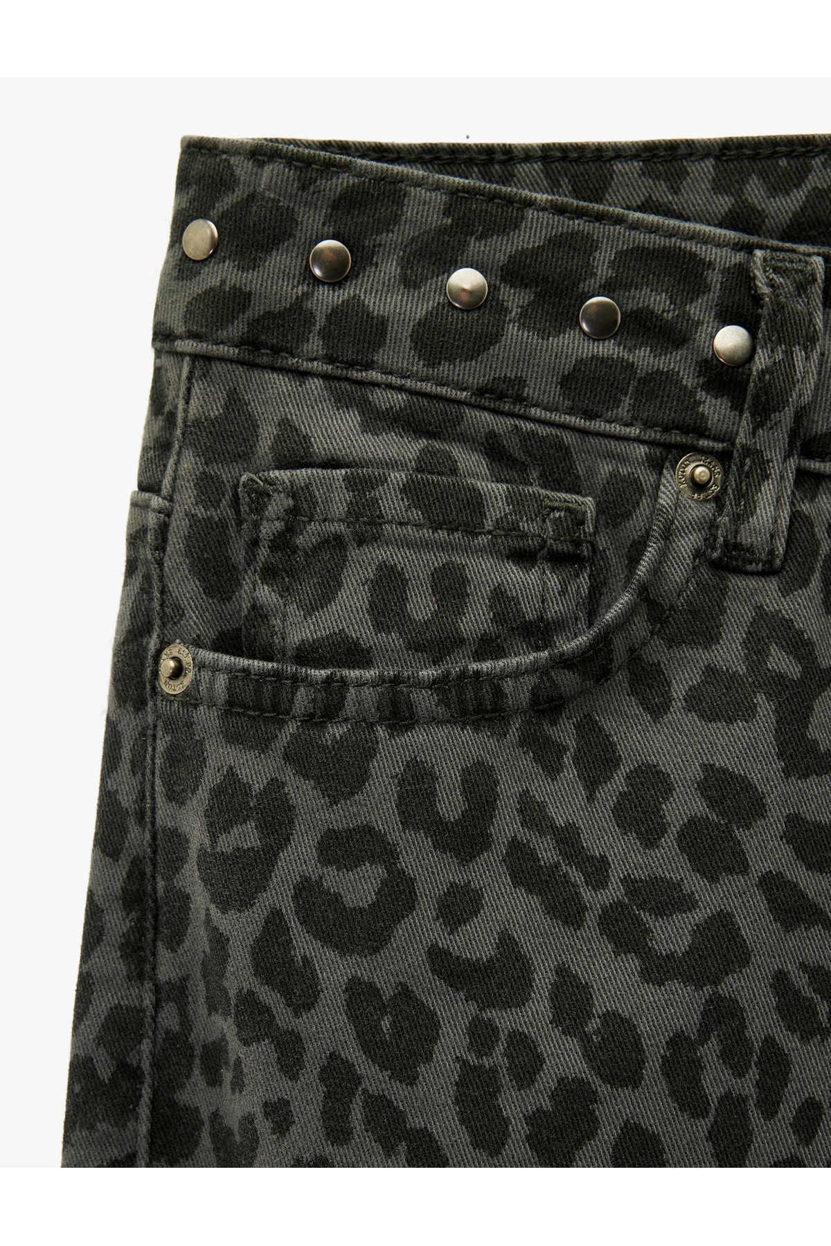 X Sibil Çetinkaya - Leopar Desenli Metal Aksesuarlı İspanyol Paça Jean Pantolon - Flare Jeans
