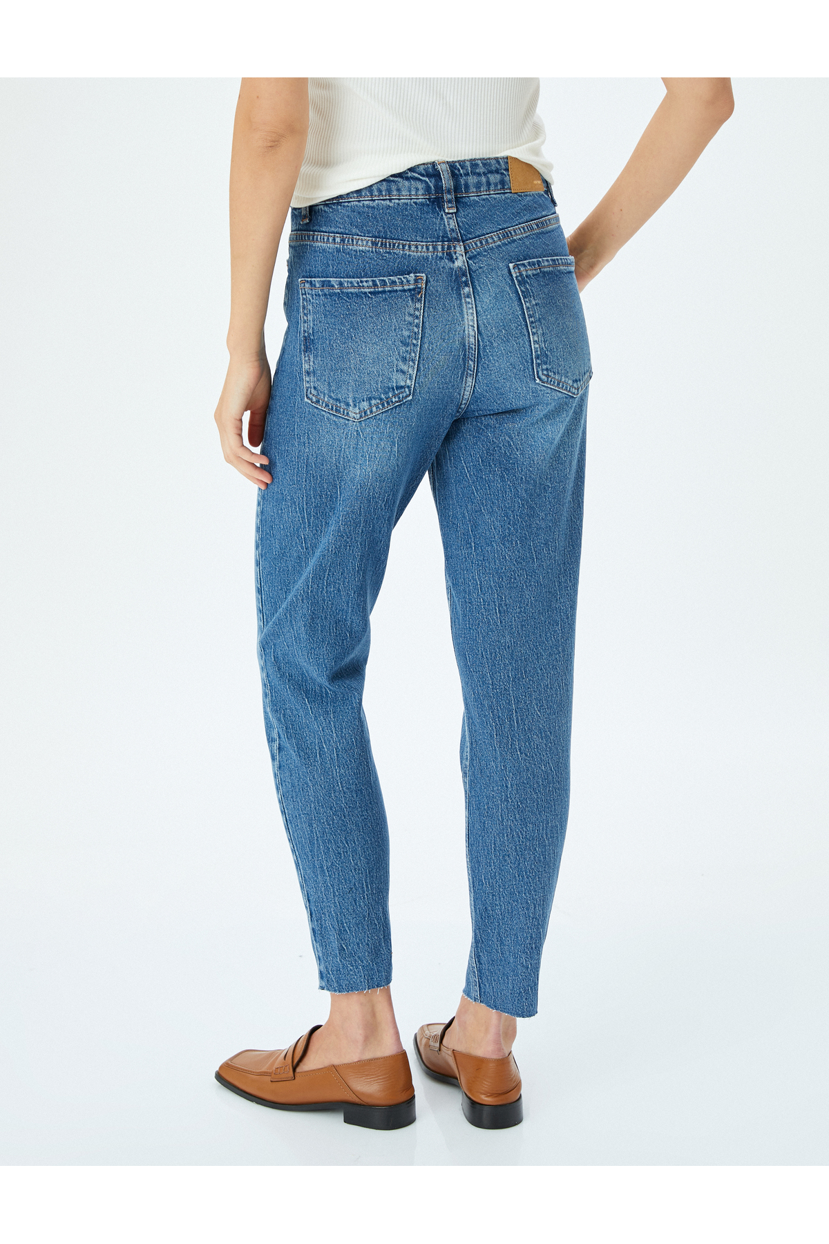 Yüksek Bel Bol Kalıp Düz Paça Düğmeli Cepli Pamuklu Kot Pantolon - Mom Jean
