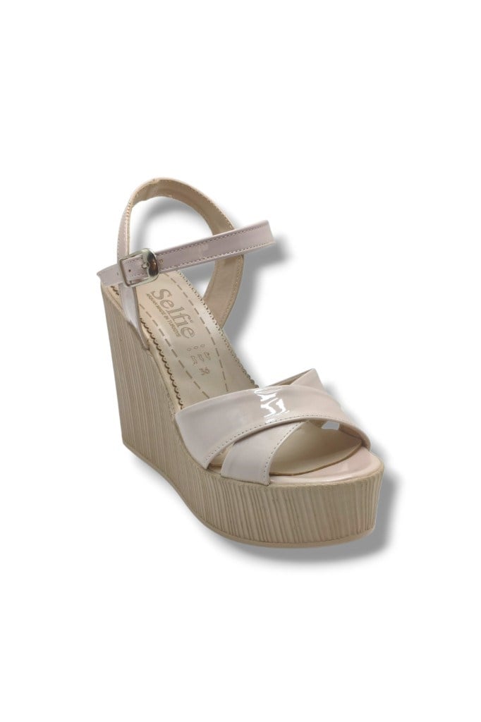 Selfie 4285-26 Rugan Çapraz Bant Yüksek Dolgu Taban Fashion Kadın Sandalet(11cm)