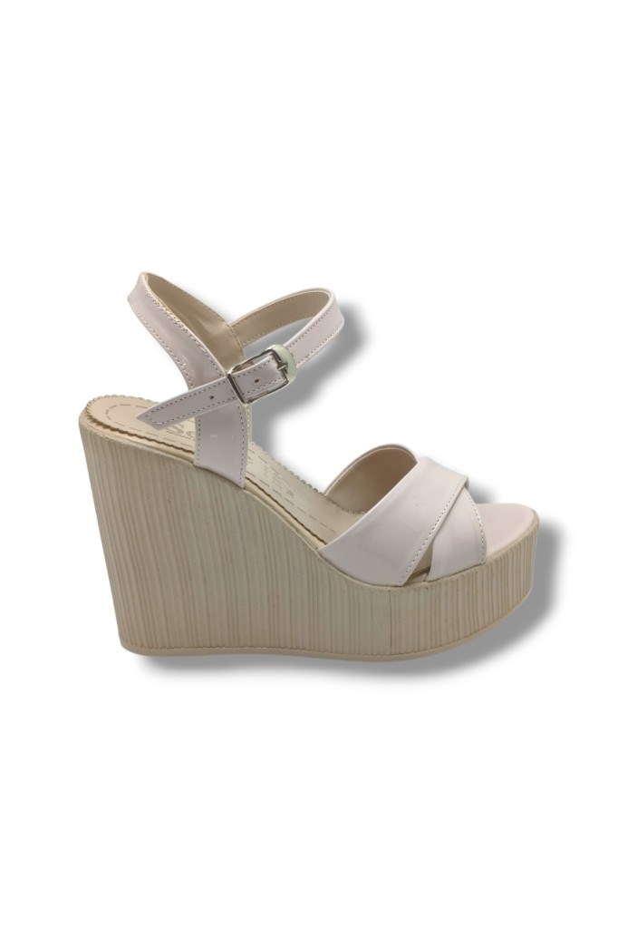 Selfie 4285-26 Rugan Çapraz Bant Yüksek Dolgu Taban Fashion Kadın Sandalet(11cm)