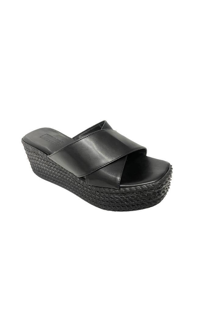 Shoes 814-24 Deri Trend Fashıon Dolgu Topuklu  Kadın Terlik