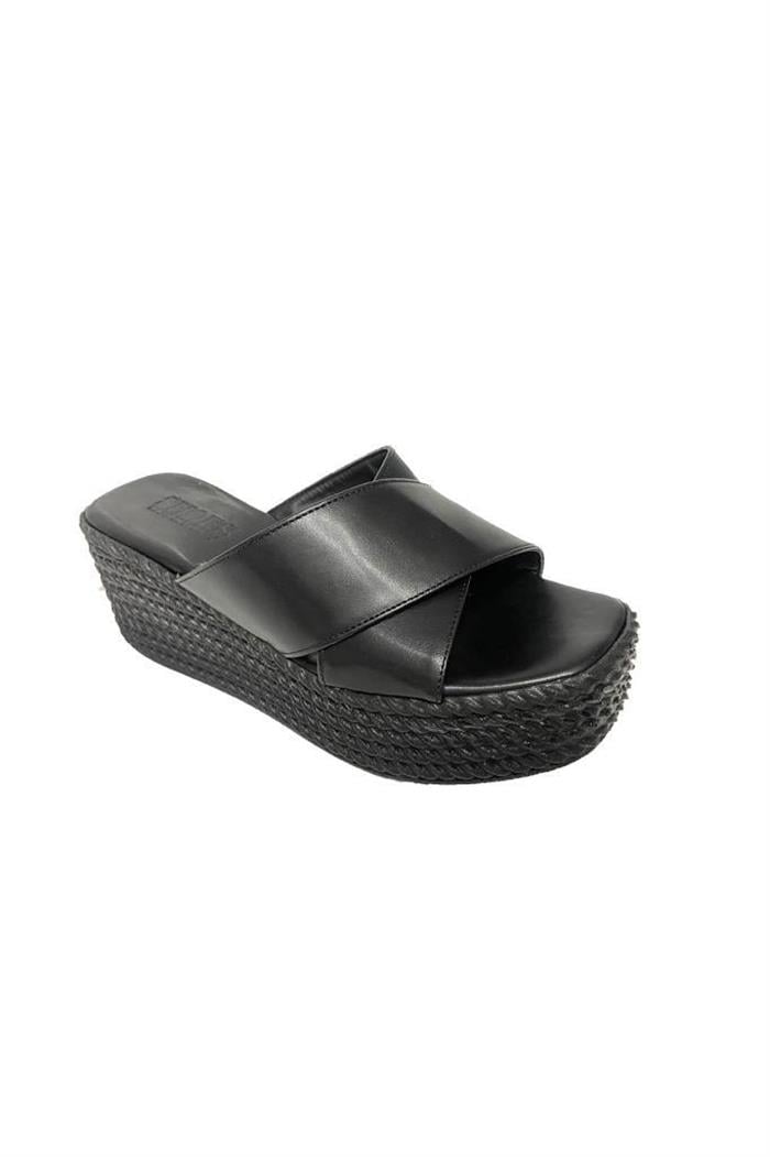 Shoes 814-24 Deri Trend Fashıon Dolgu Topuklu  Kadın Terlik