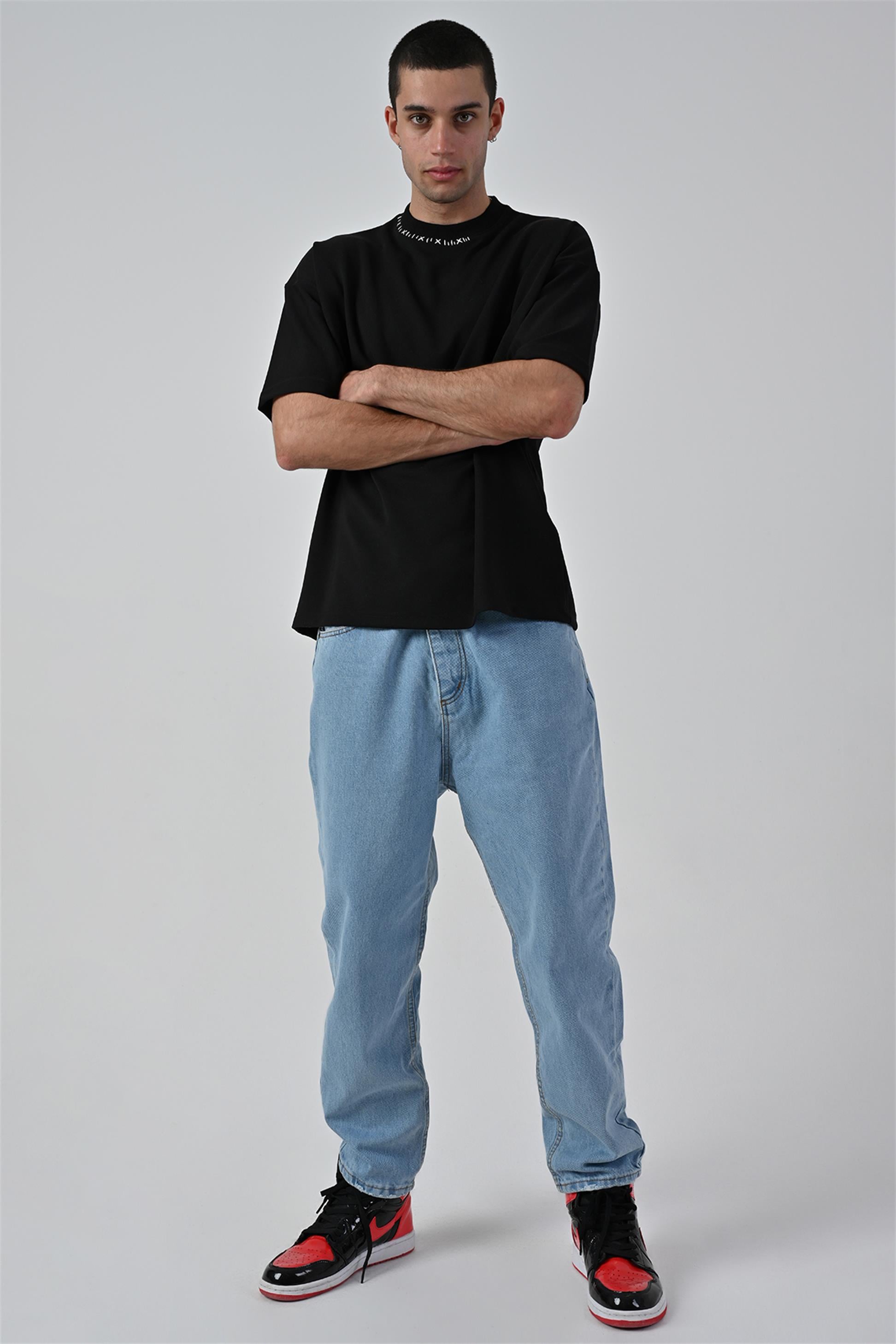R-5680 Yaka Nakış Detaylı Oversize T-shırt