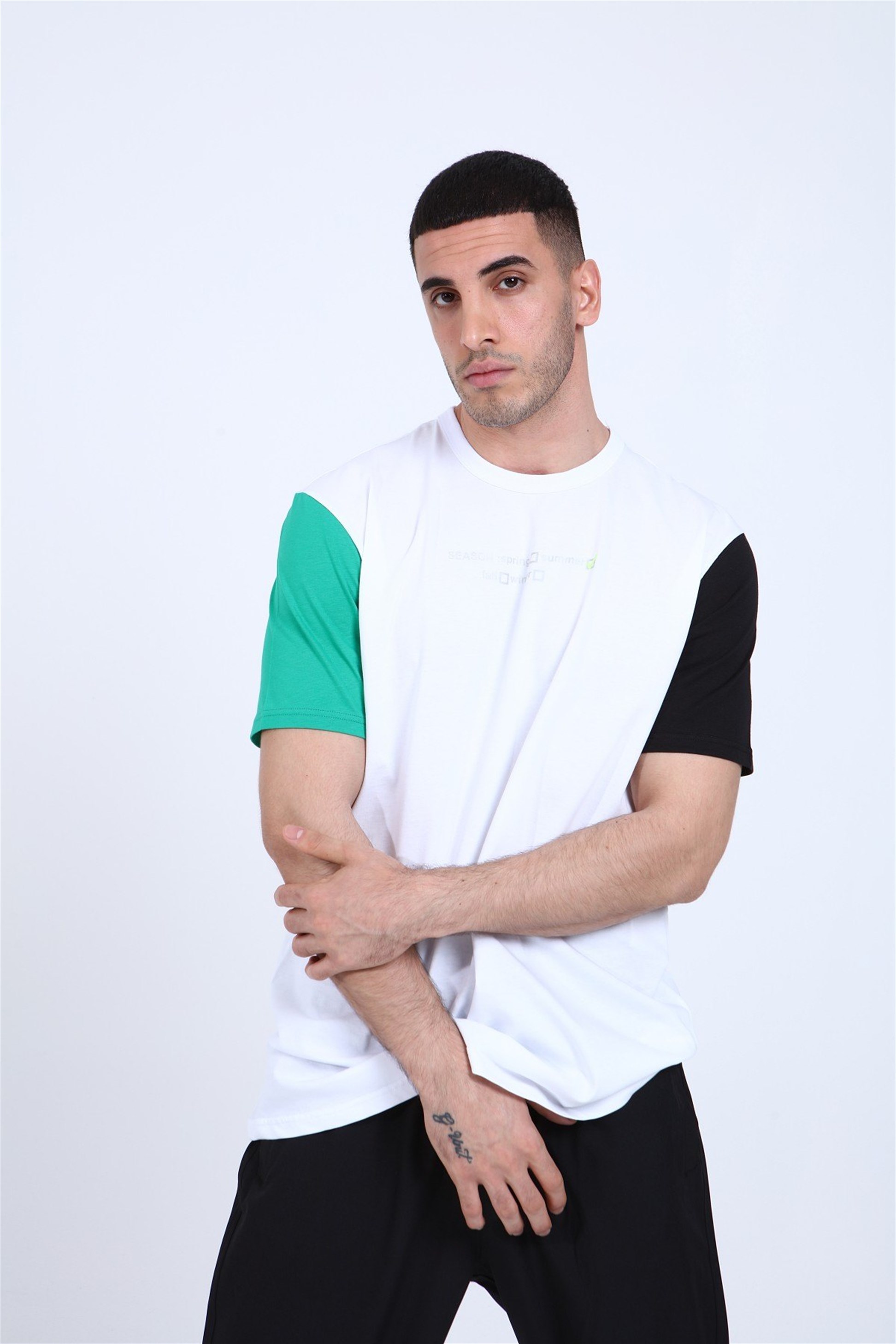 BASKILI ÜÇ RENK T-SHİRT R-5223