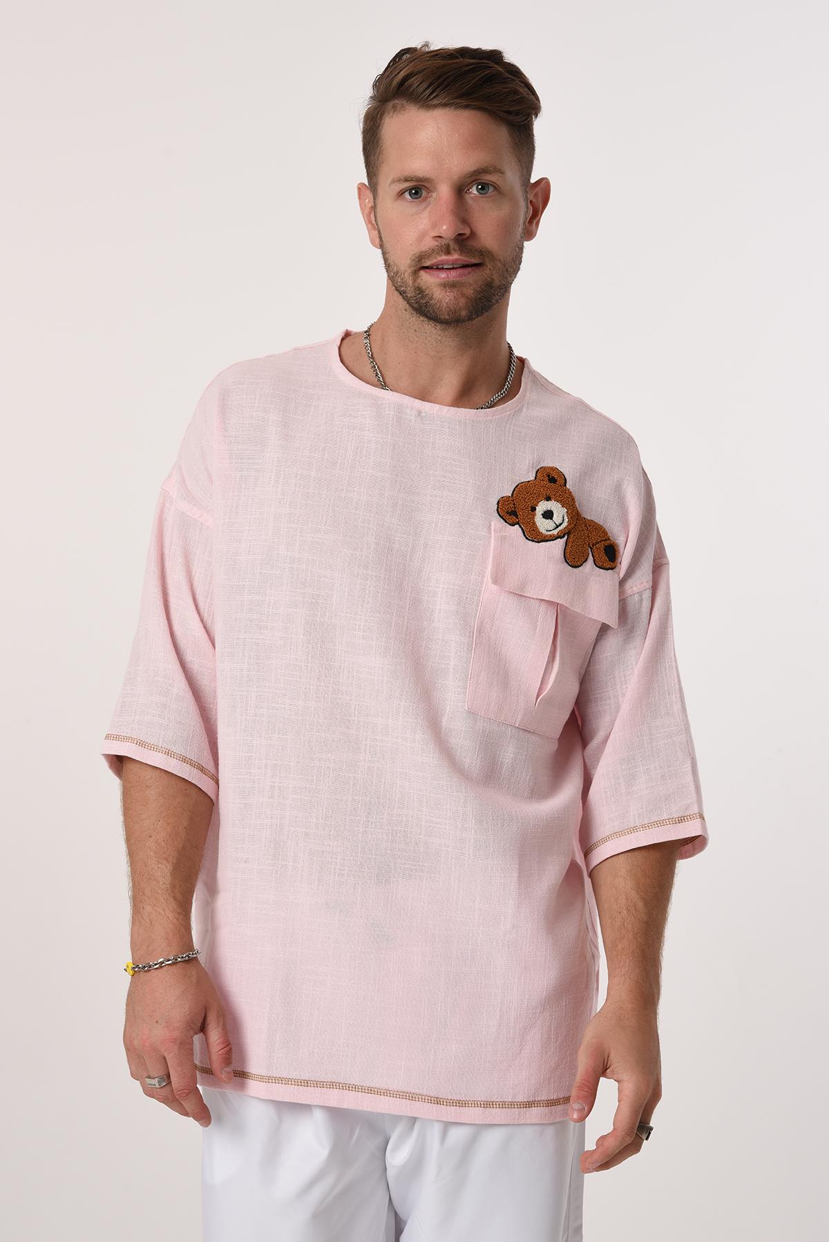 R-3703 Tek Cep Kapaklı Ayı Nakışlı Eteği Kolu Karyokalı Keten Tshirt