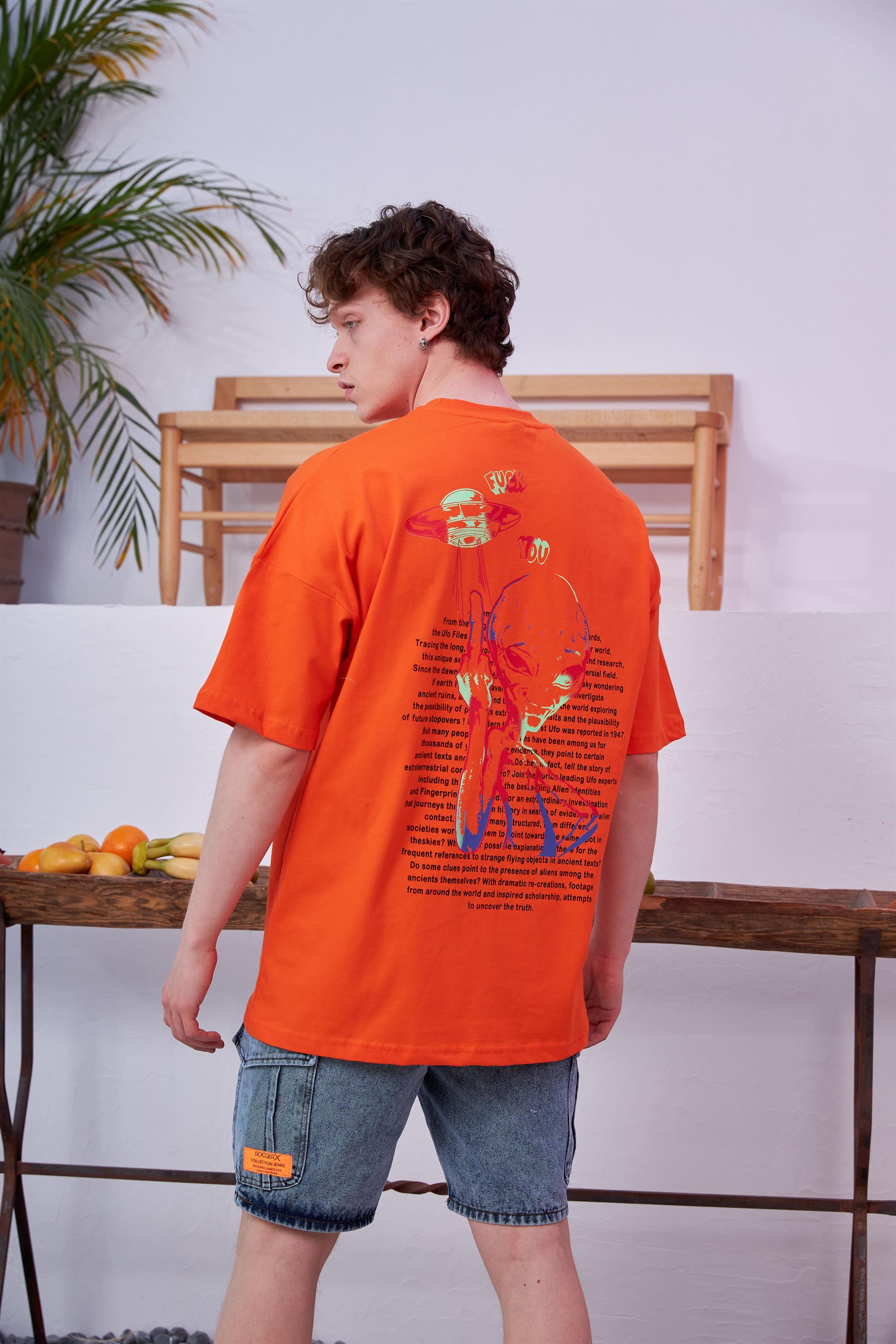 R-5558 Uzaylı Baskılı Oversize T-shirt