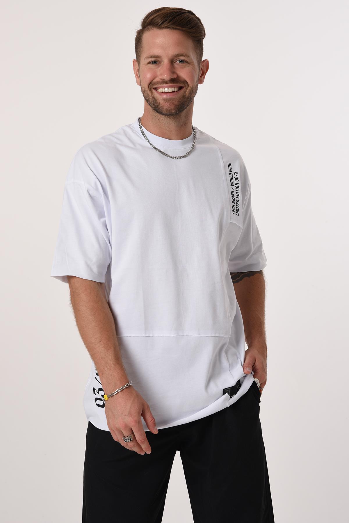 R-5584 Önü Parçalı Omuz Ve Eteği Baskılı Pis Dikişli Penye Kumaş Oversize Tshirt