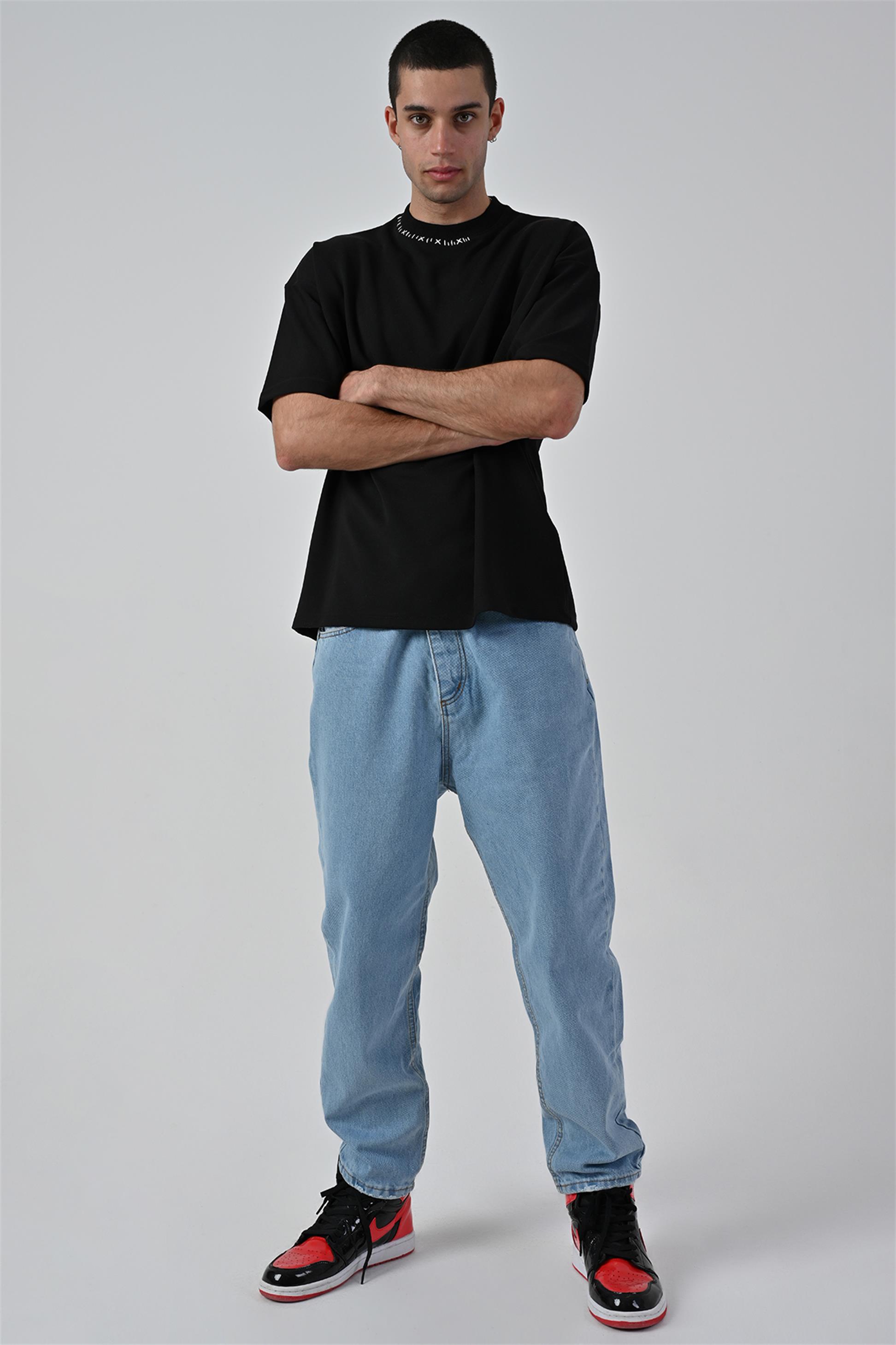 R-5680 Yaka Nakış Detaylı Oversize T-shırt