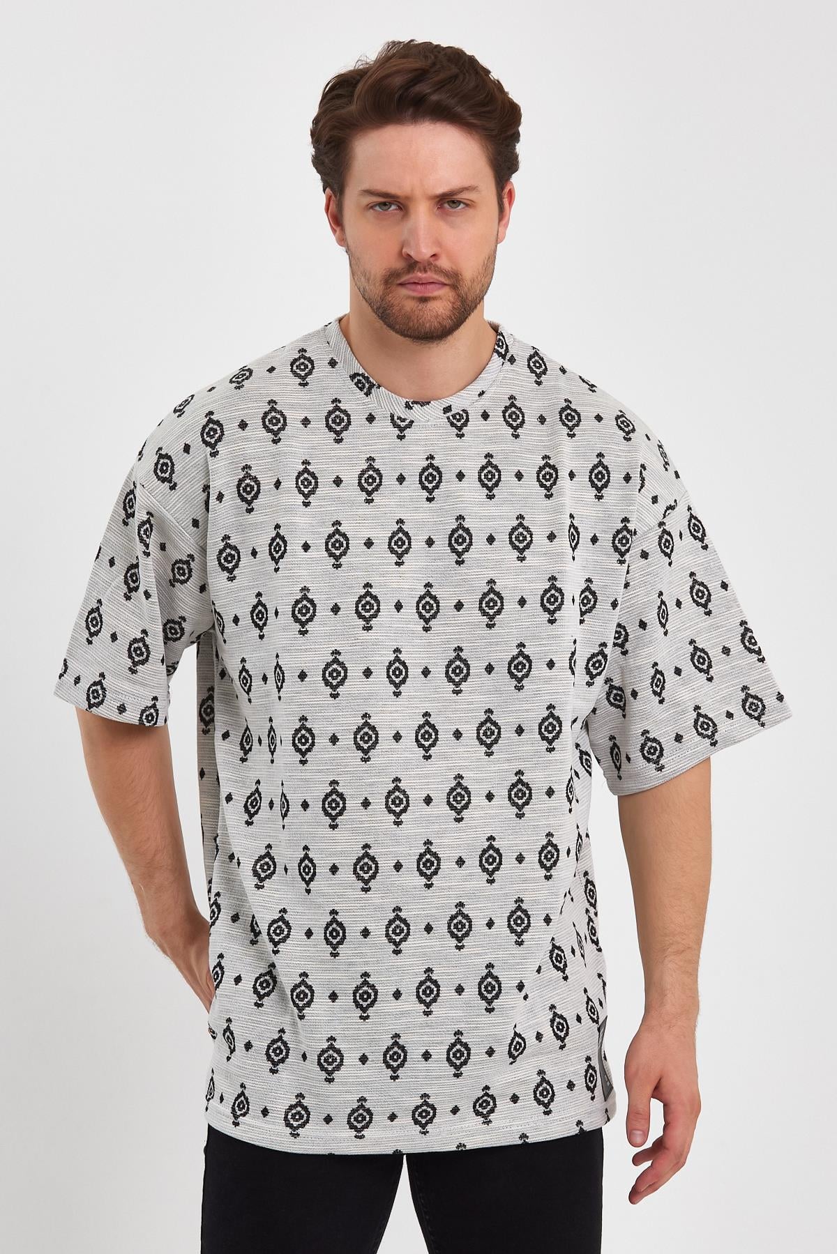 R-5732 Bisiklet Yaka Desenli Arma Detaylı Örme T-shirt