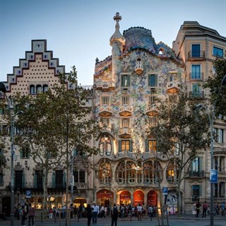 BUISENDTKADNISHBMDBüyük İspanya Endülüs Turu THY ile 7 Gece 8 Gün Akşam Yemekleri Dahil Madrid Gidiş Barcelona Dönüş