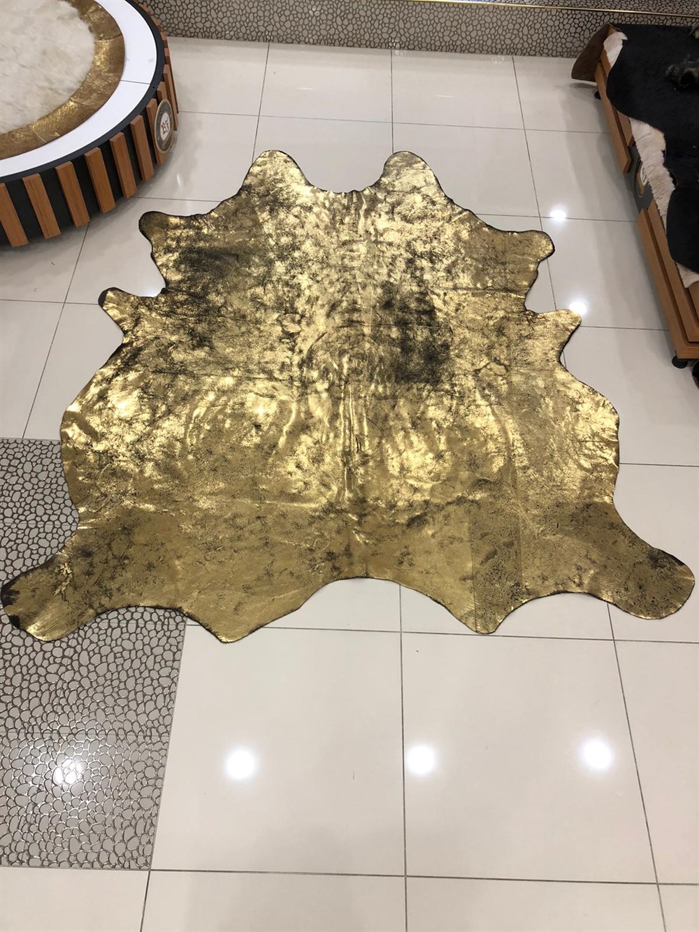 A Kalite Naturel Dana Post Üzerine Gold Varak 