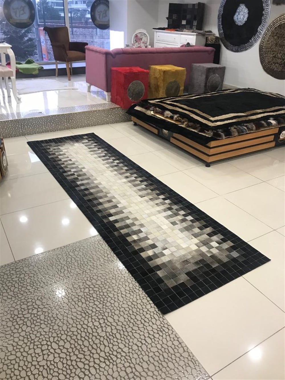 Bienna Fur Kaymaz Taban Siyah & Beyaz Doğal Deri Halı / Kilim 