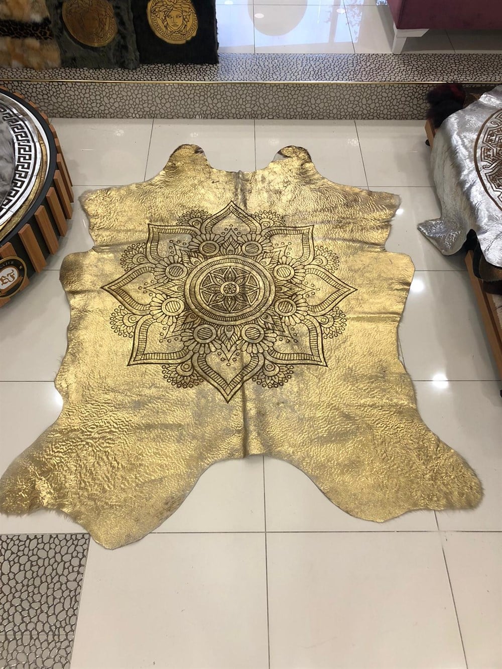 A Kalite Naturel Dana Post Üzerine Gold Varak 